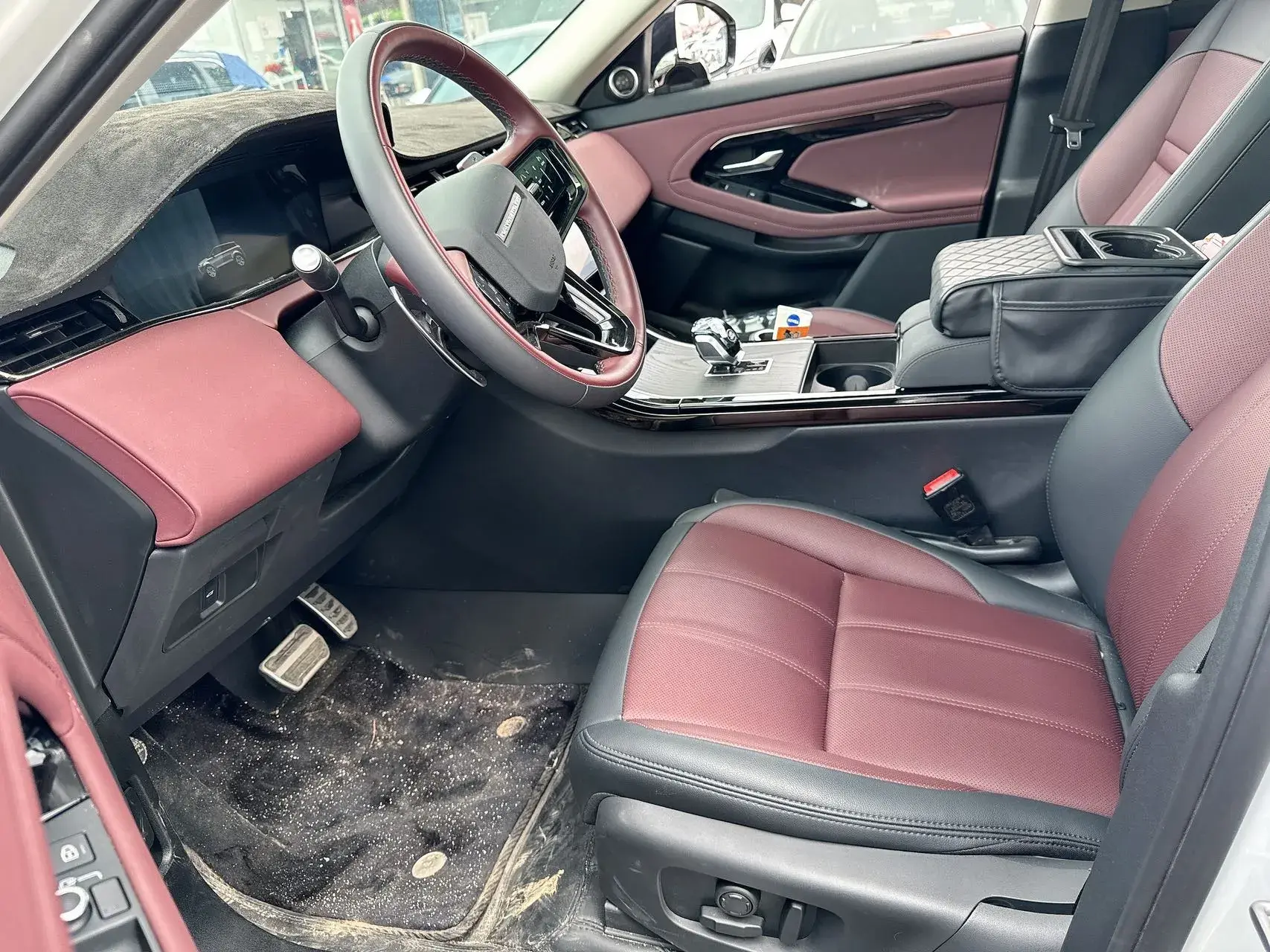 2024 LAND ROVER thumbnail 4