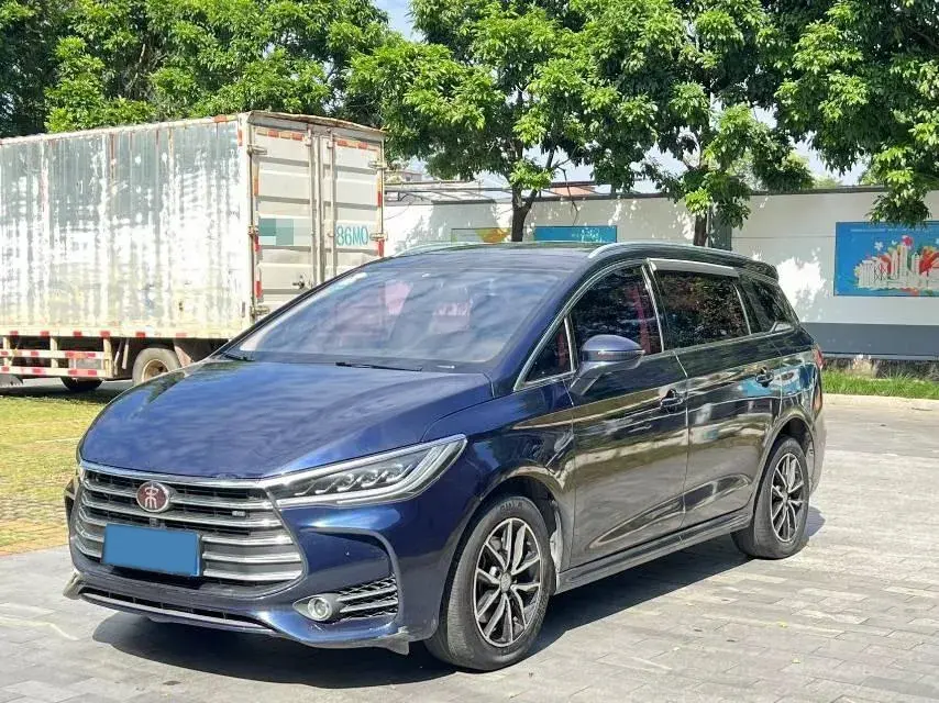 2018 BYD SONG view 1