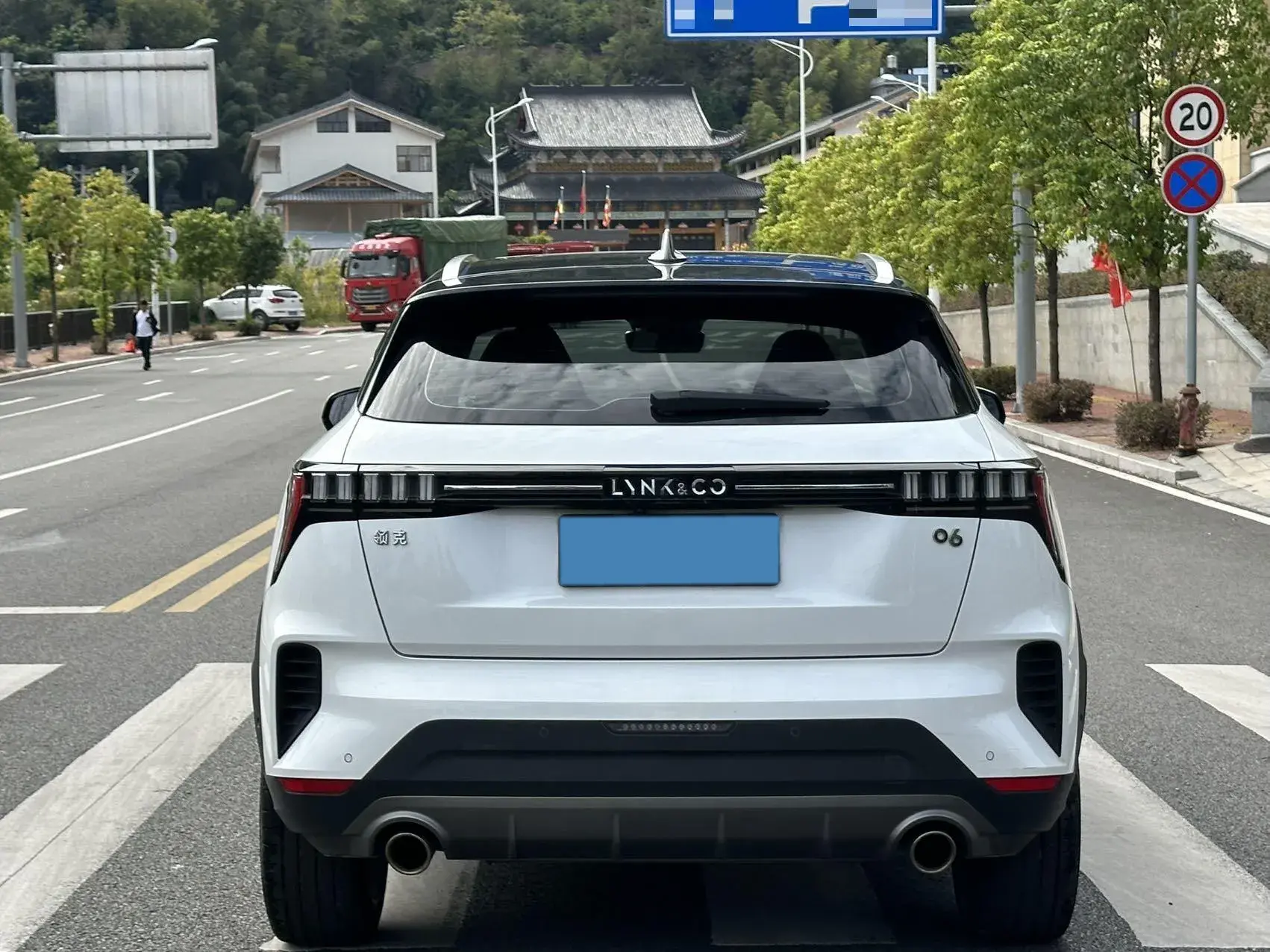 2020 LYNK&CO 06 thumbnail 4