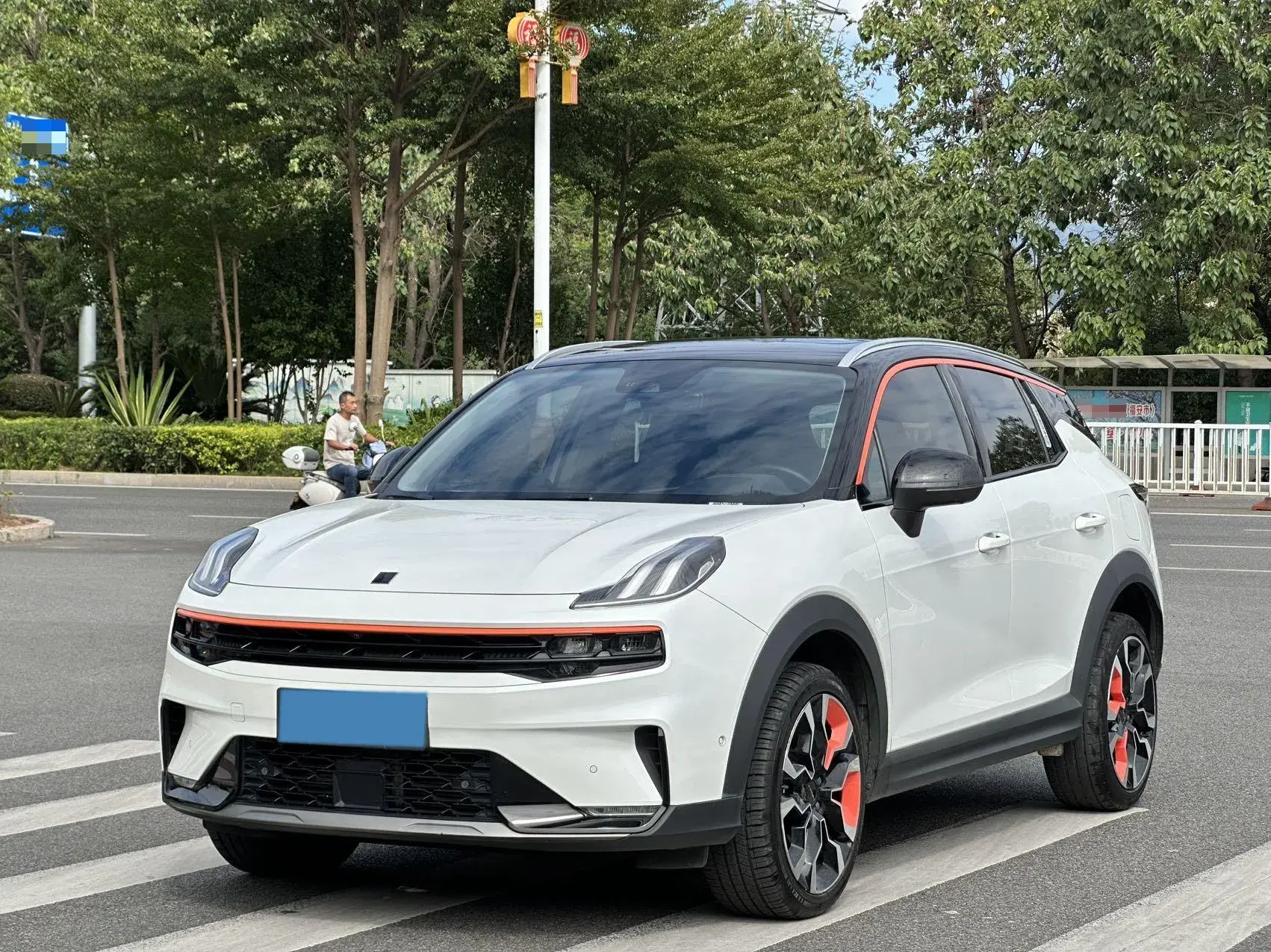 2020 LYNK&CO 06 view 1
