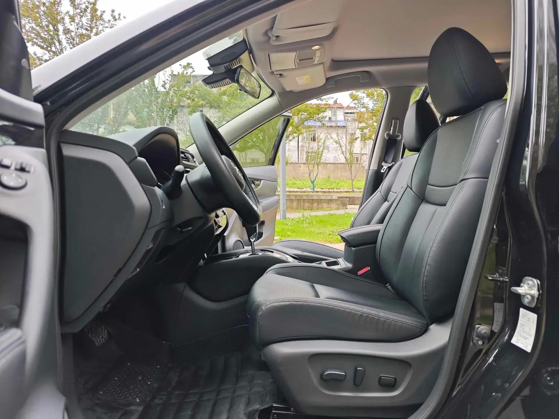 2023 NISSAN X-TRAIL thumbnail 4