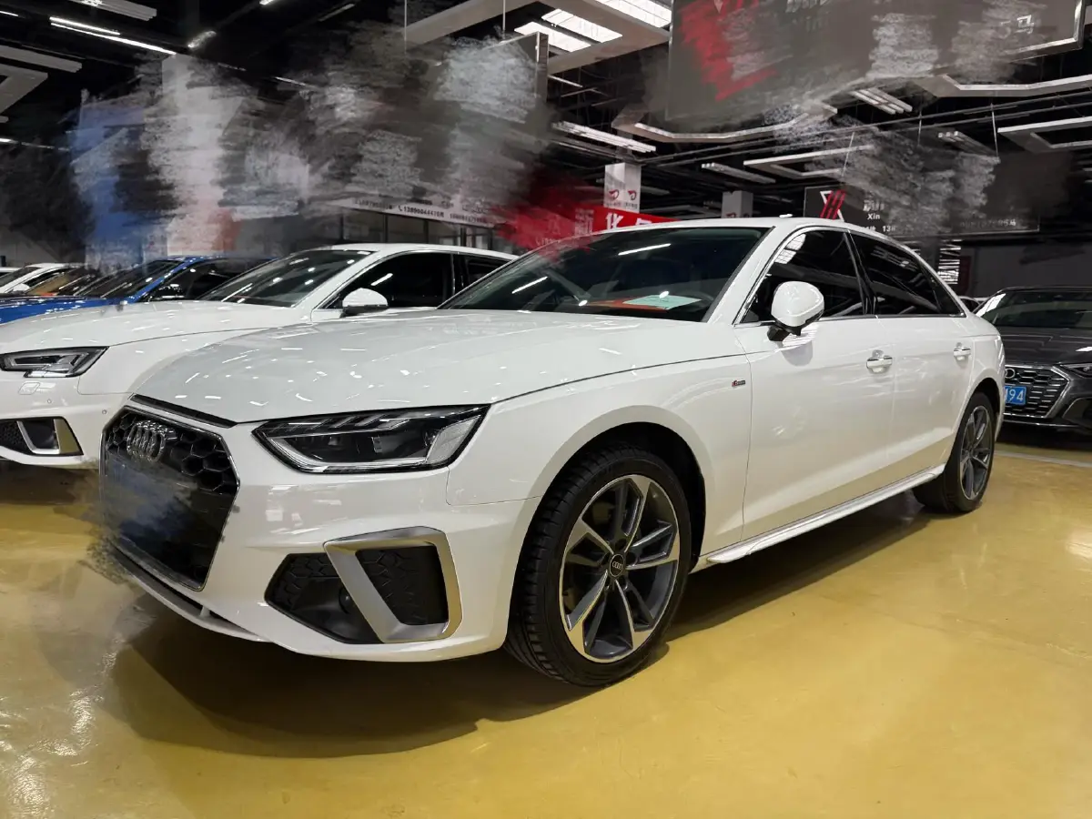 2022 Audi A4L 2.0T 190HP L4 7DCT