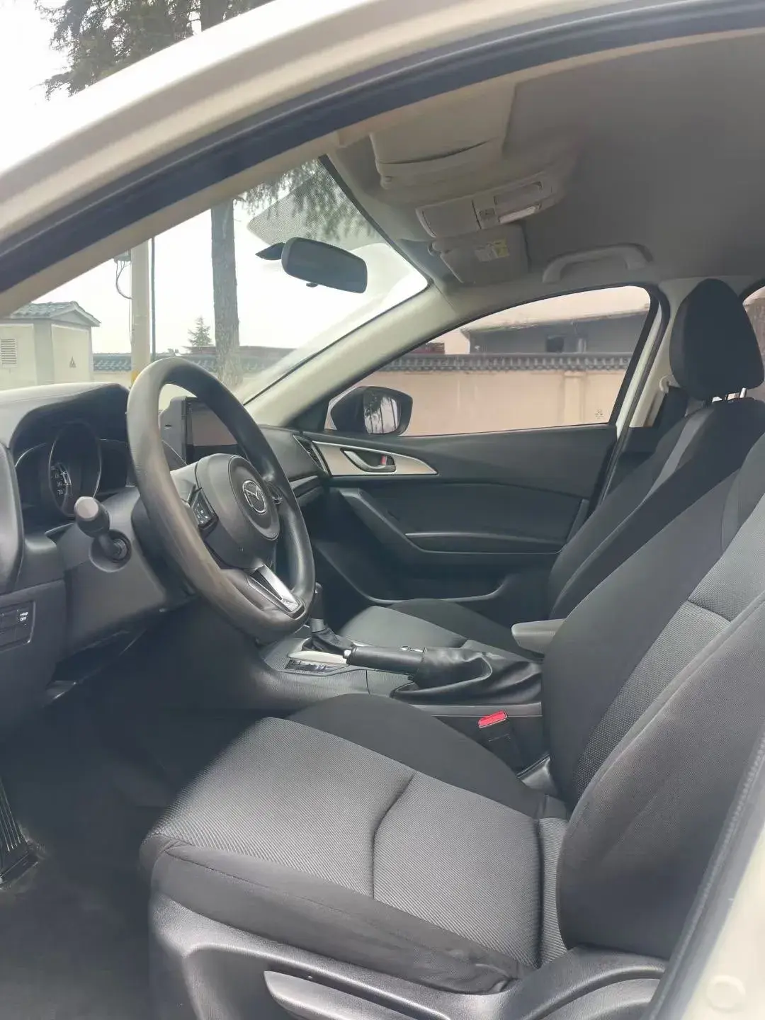 2017 MAZDA 3 thumbnail 3