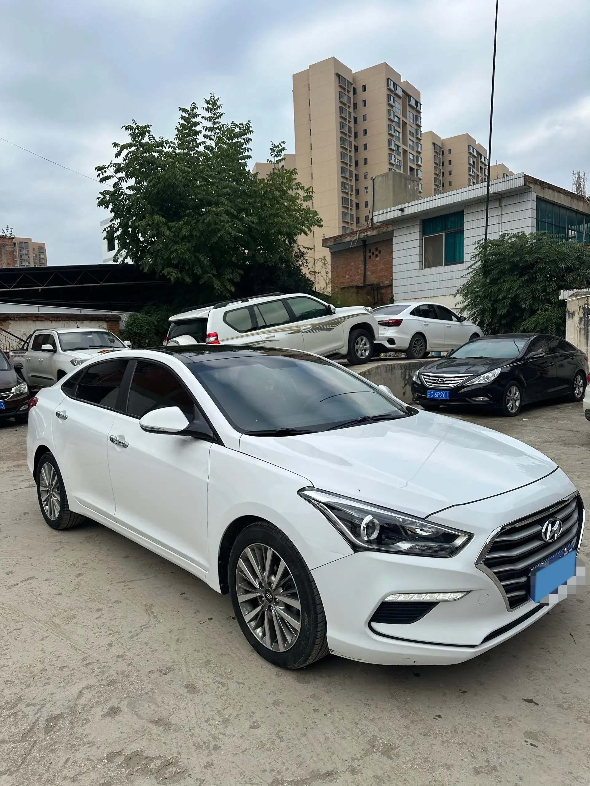 2017 HYUNDAI MISTRA thumbnail 3