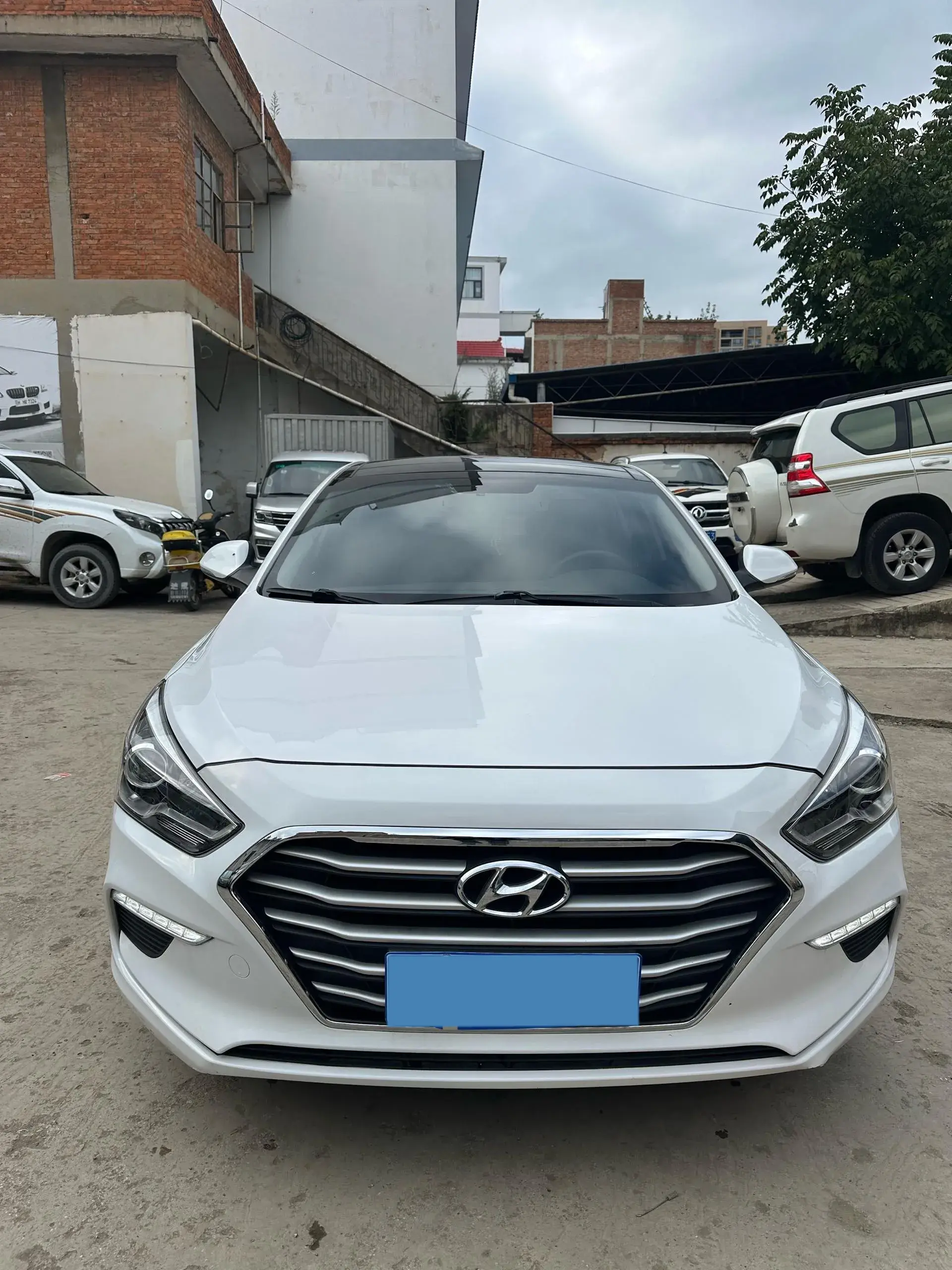 2017 HYUNDAI MISTRA thumbnail 2