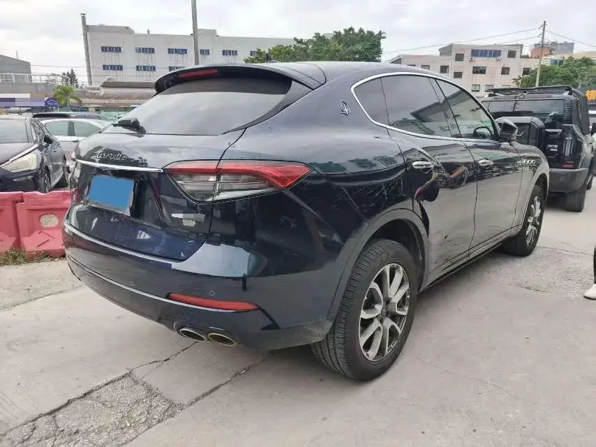 2021 MASERATI LEVANTE thumbnail 3