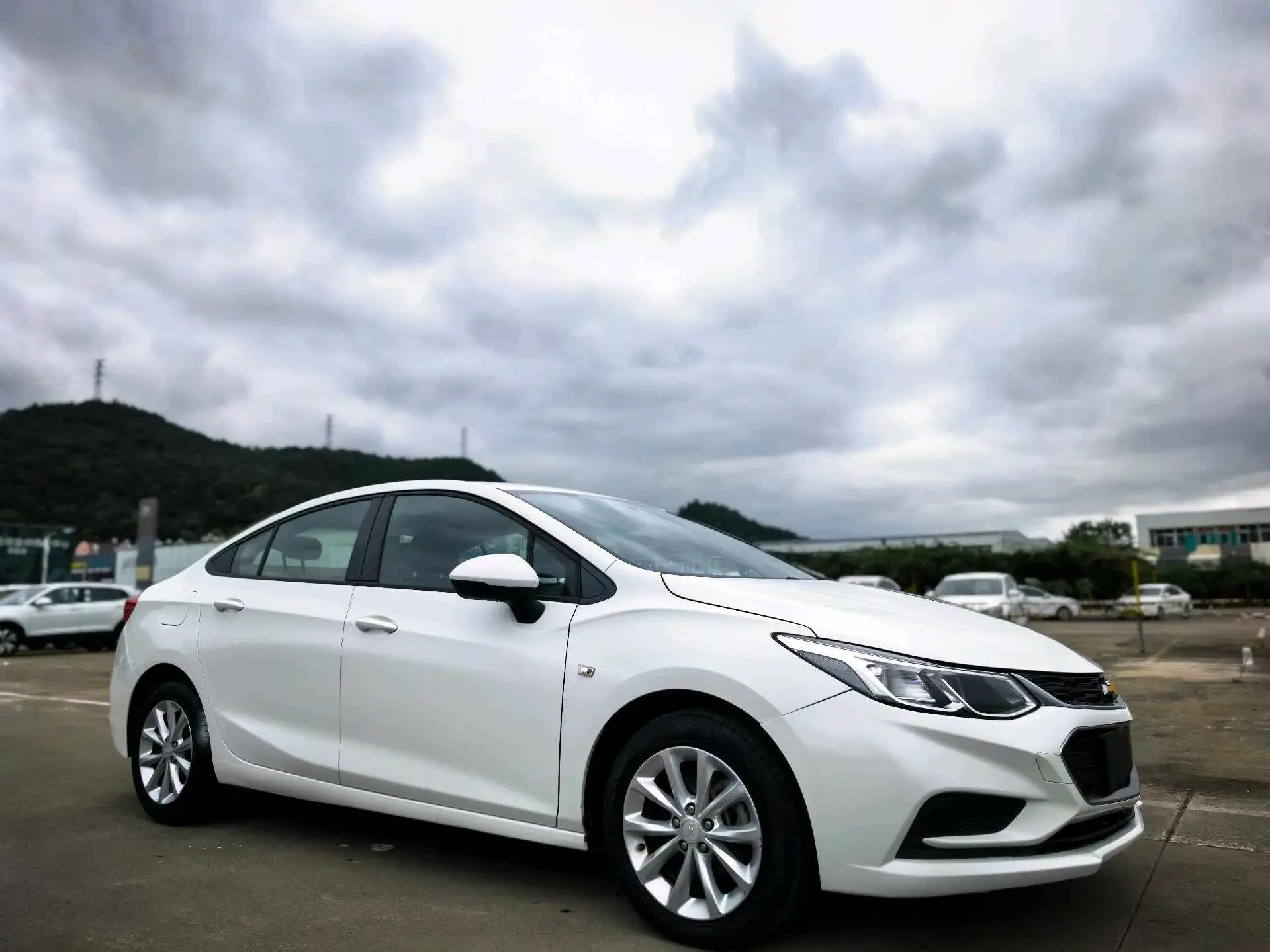 2018 CHEVROLET CRUZE thumbnail 2