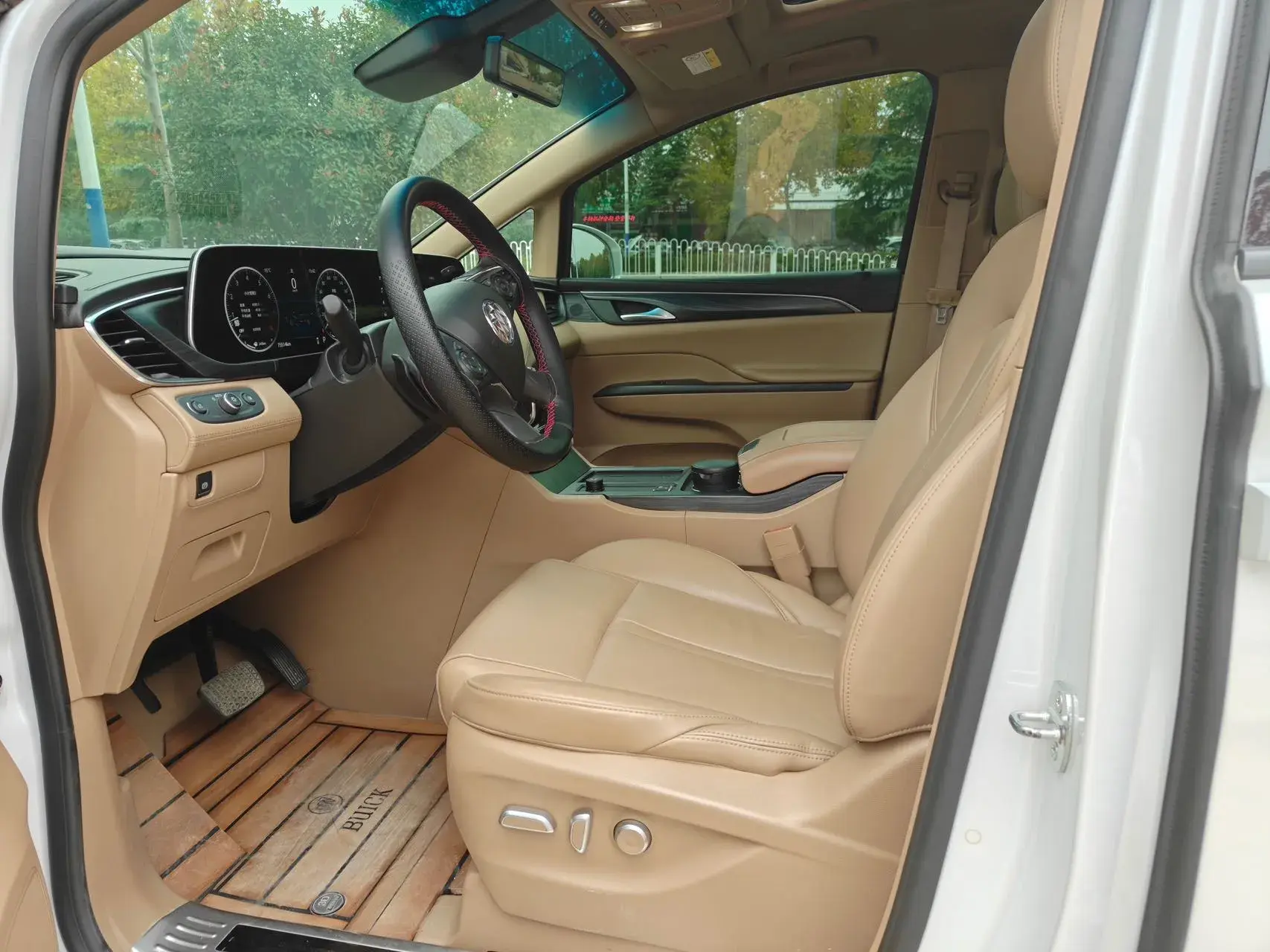 2021 BUICK GL8 thumbnail 3