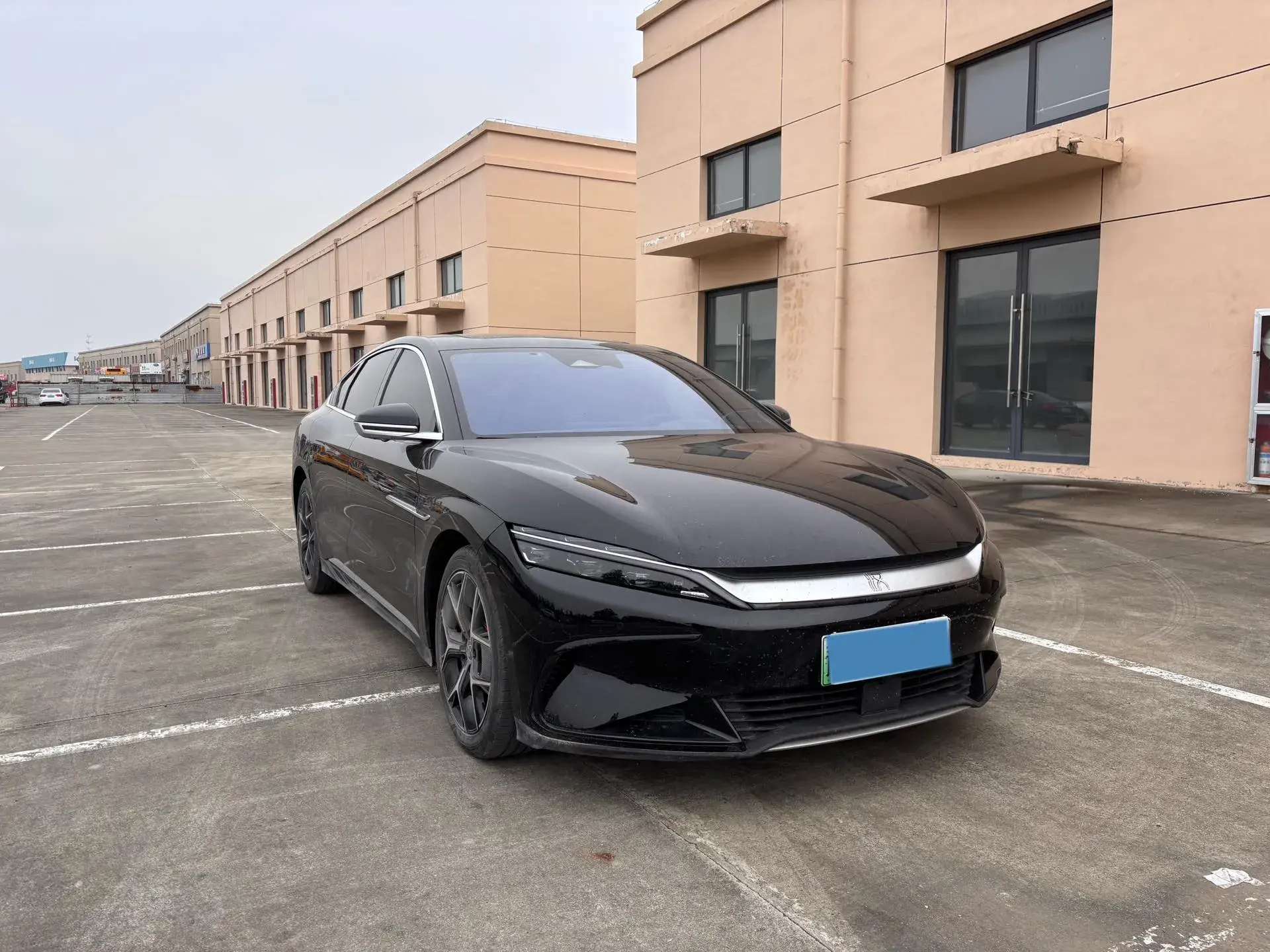 2023 BYD HAN thumbnail 3