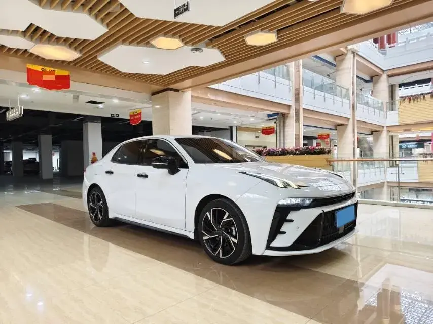 2023 LYNK&CO 03 thumbnail 3