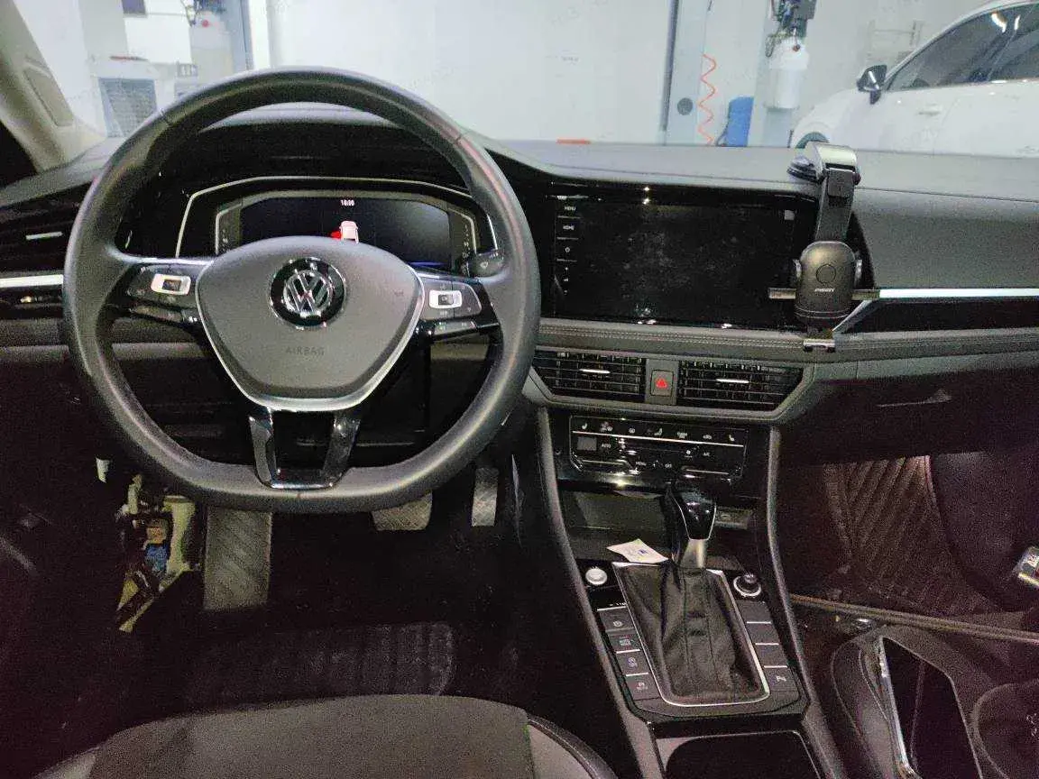 2022 VOLKSWAGEN SAGITAR thumbnail 3