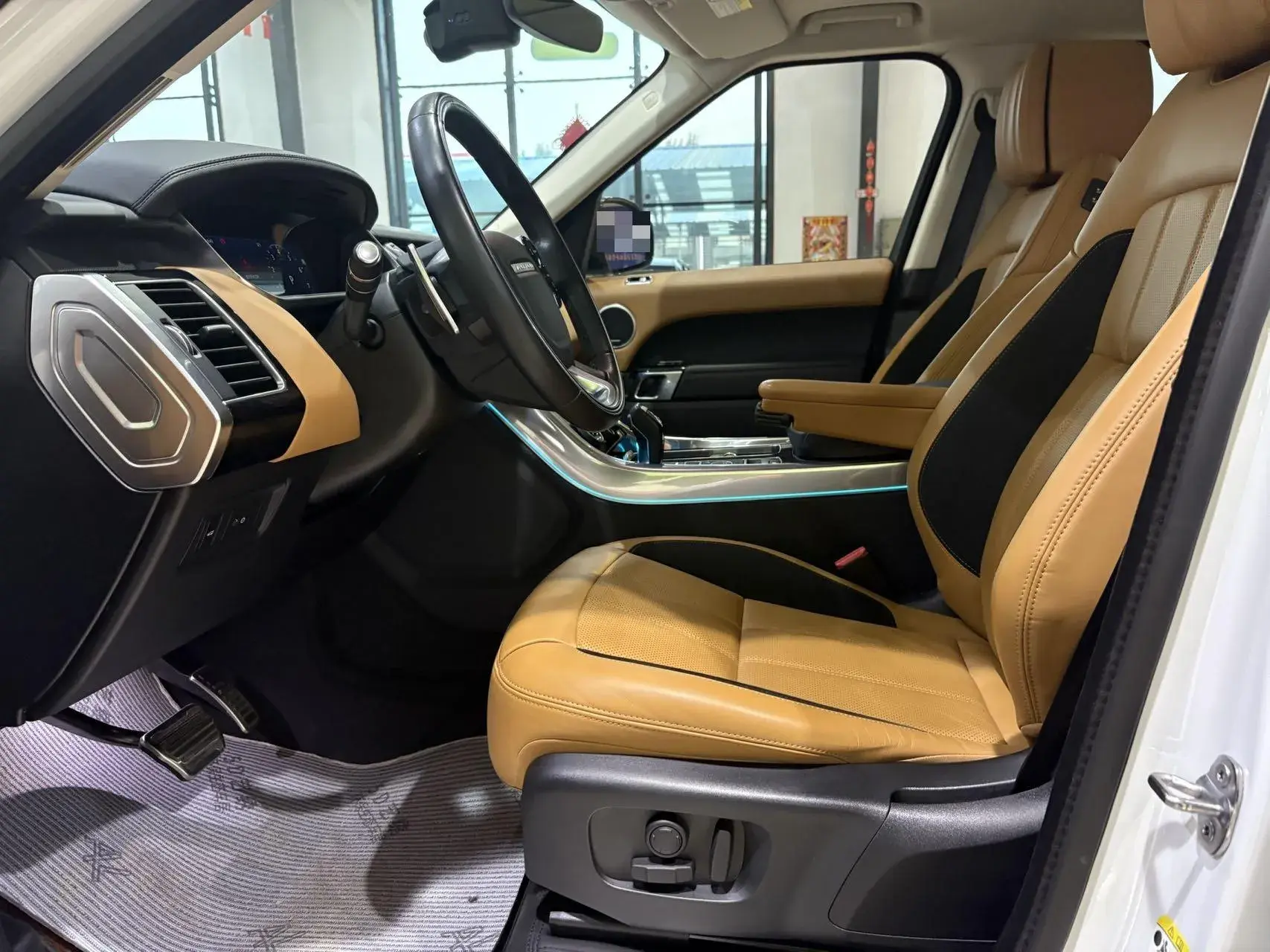 2022 LAND ROVER thumbnail 4