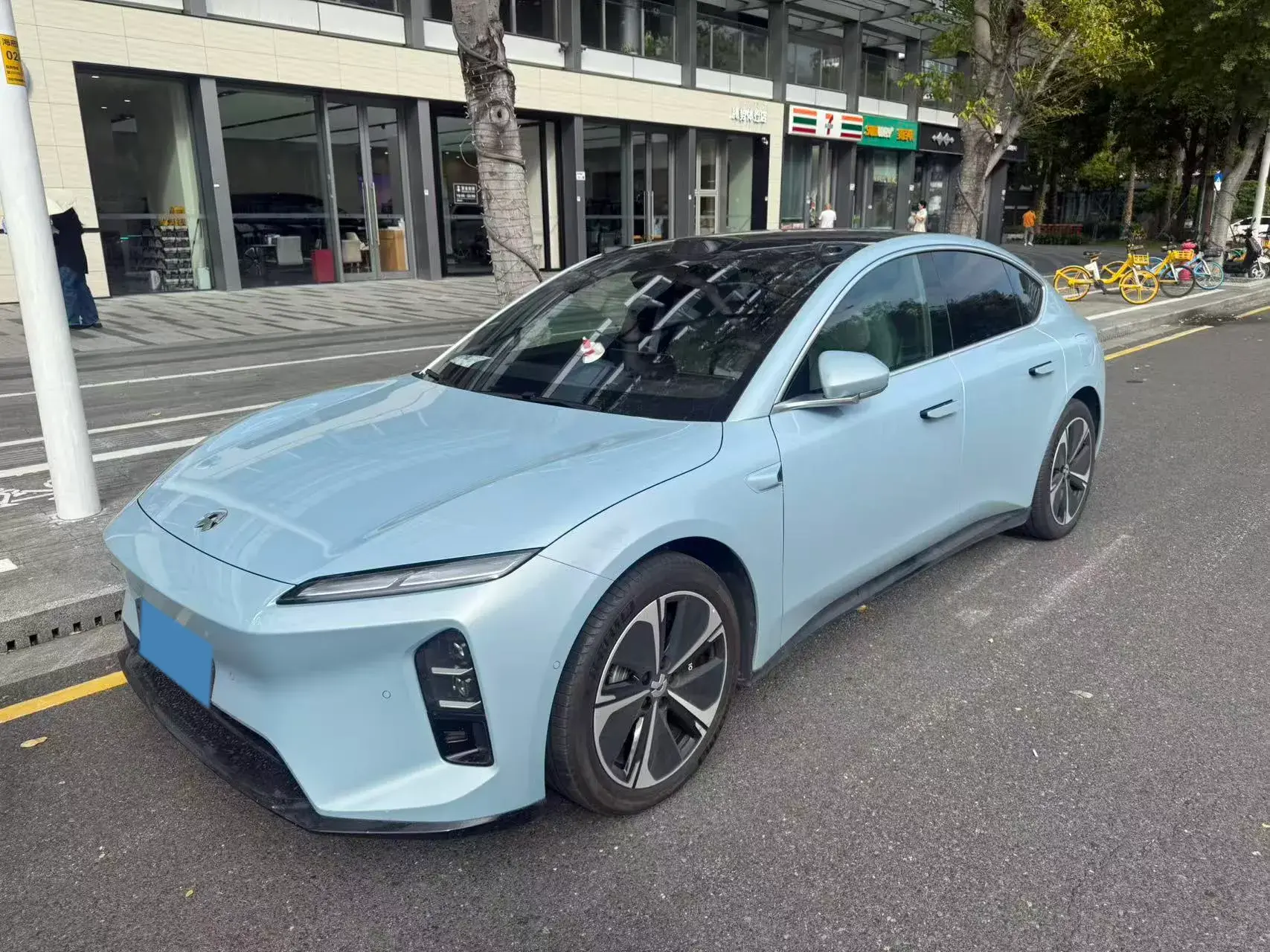 2024 NIO ET5 view 1