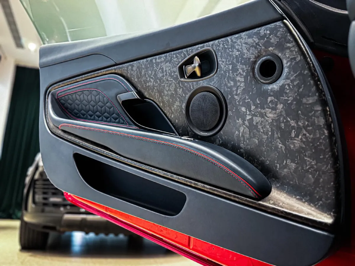 2019 Aston Martin DBS 5.2T 725HP V12 8AT,autocango,china used car exporter,china ev exporter,chinese used car exporter,chinese used ev exporter