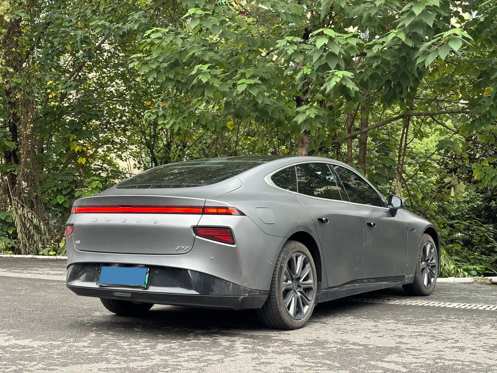 2022 XPENG P7 thumbnail 4