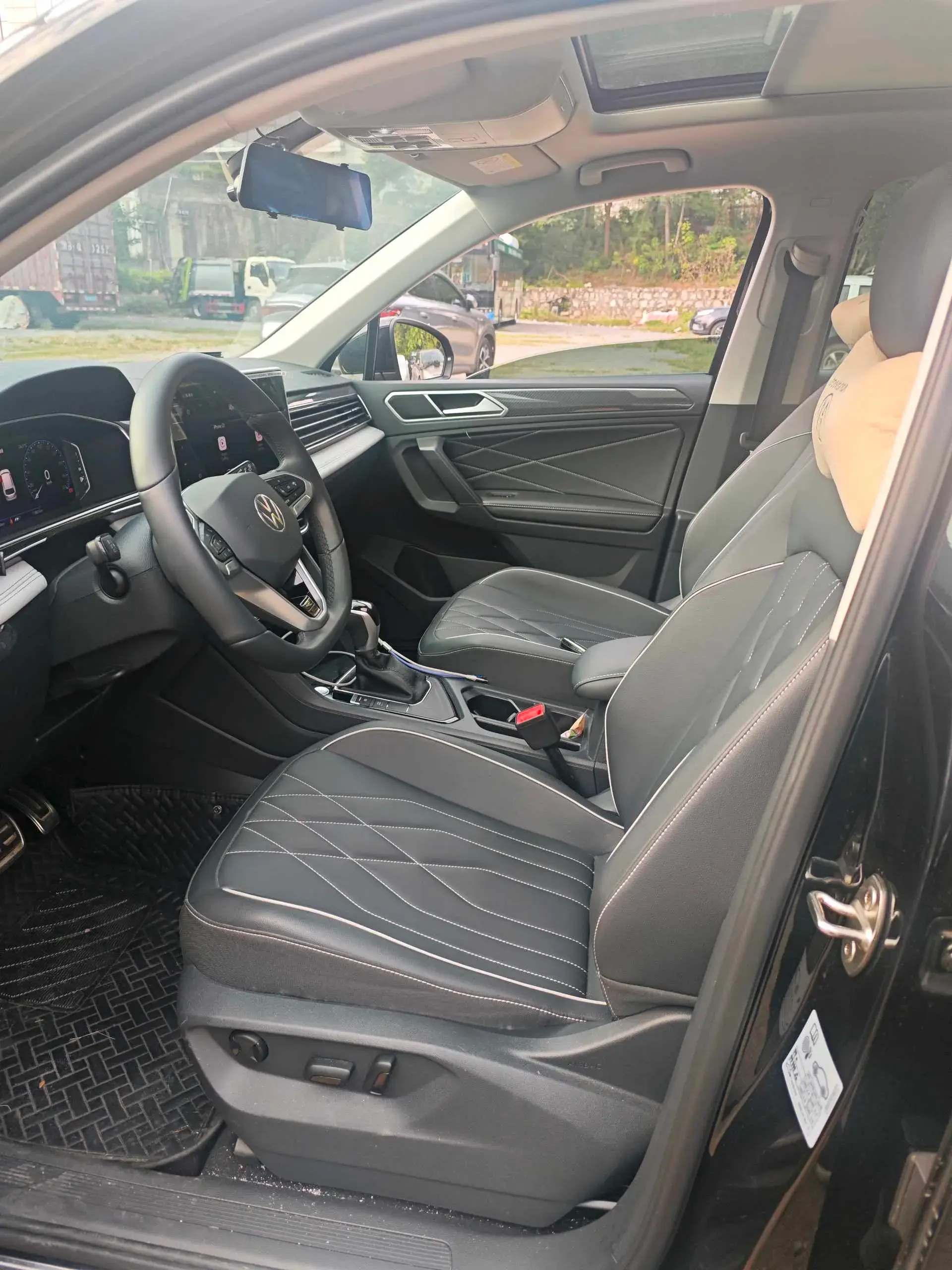 2024 VOLKSWAGEN TIGUAN thumbnail 4