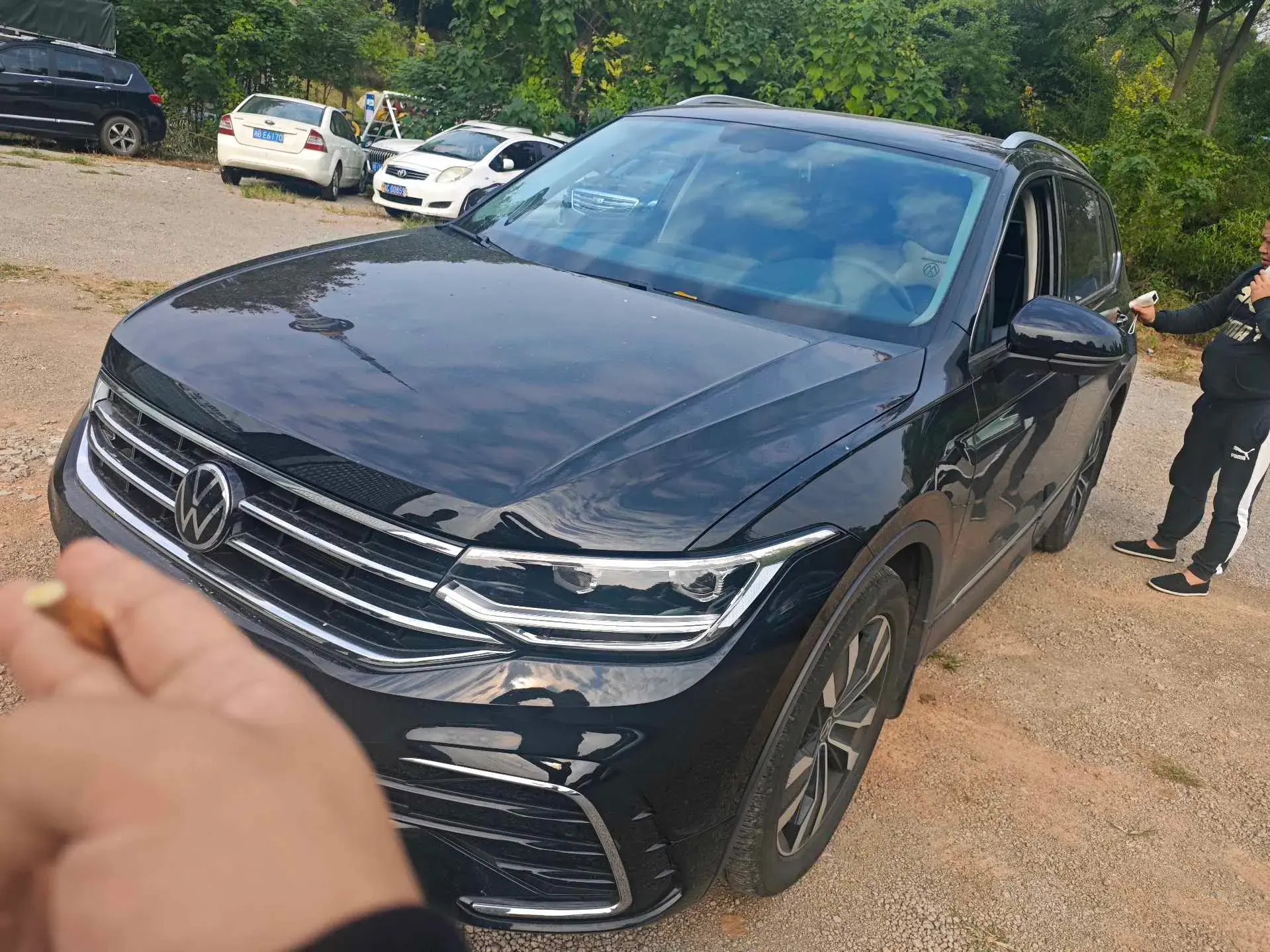 2024 VOLKSWAGEN TIGUAN view 1