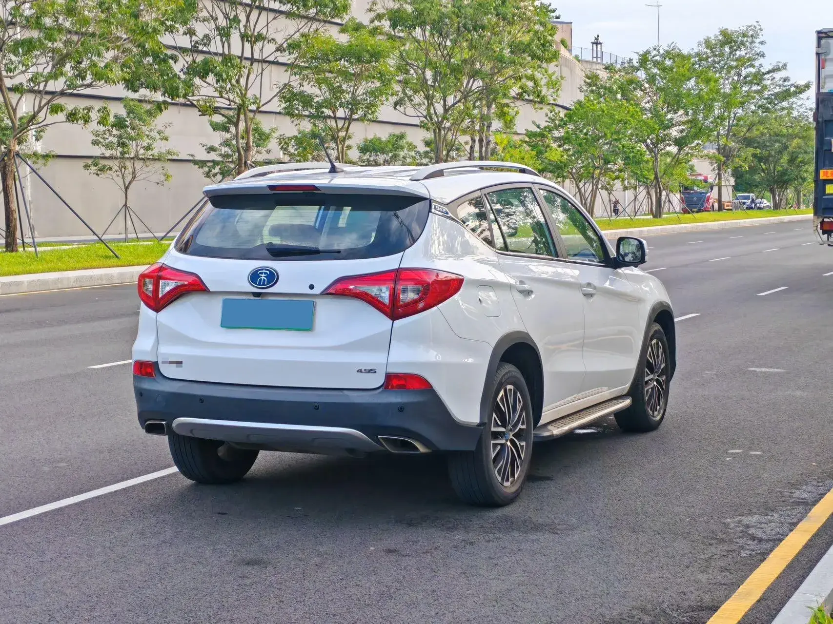 2017 BYD SONG thumbnail 4