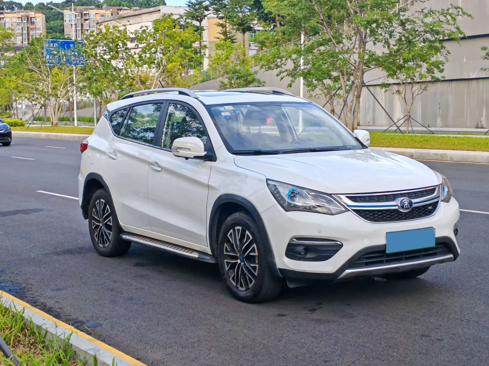 2017 BYD SONG thumbnail 3