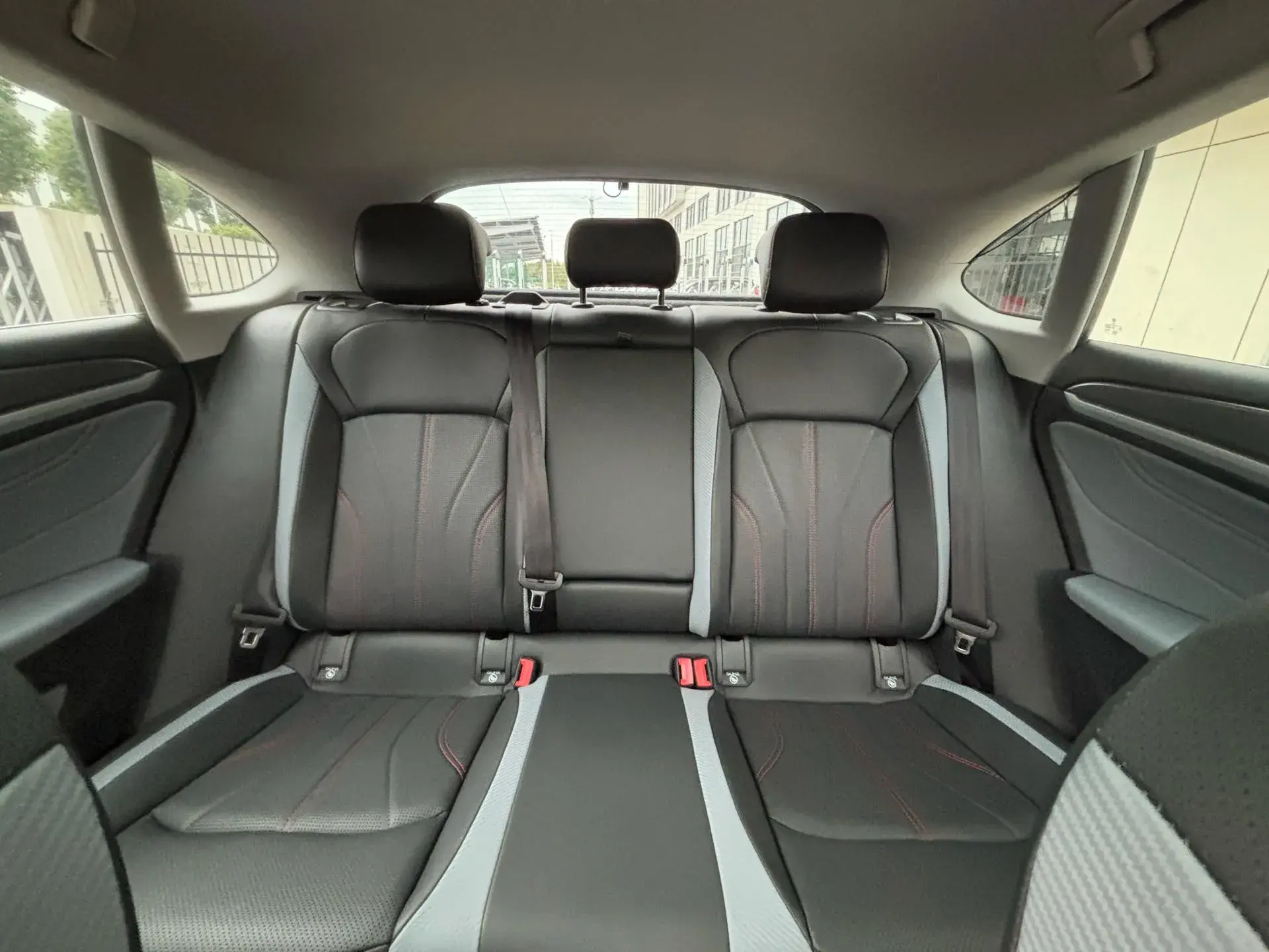 2023 VOLKSWAGEN LAMANDO thumbnail 3