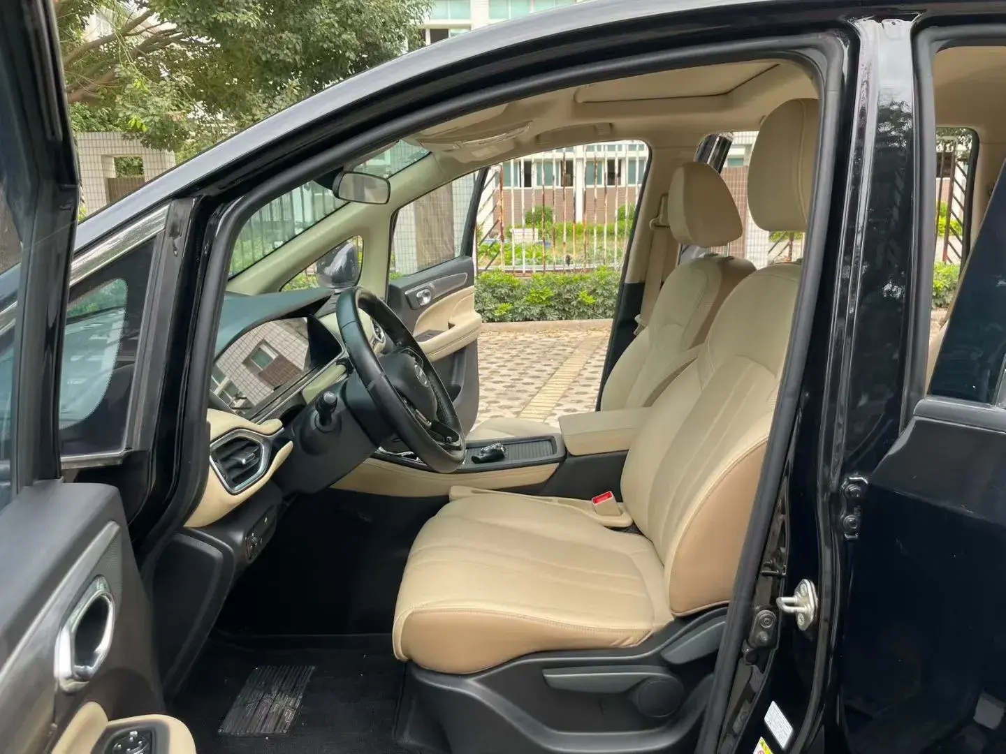 2021 GAC TRUMPCHI thumbnail 4