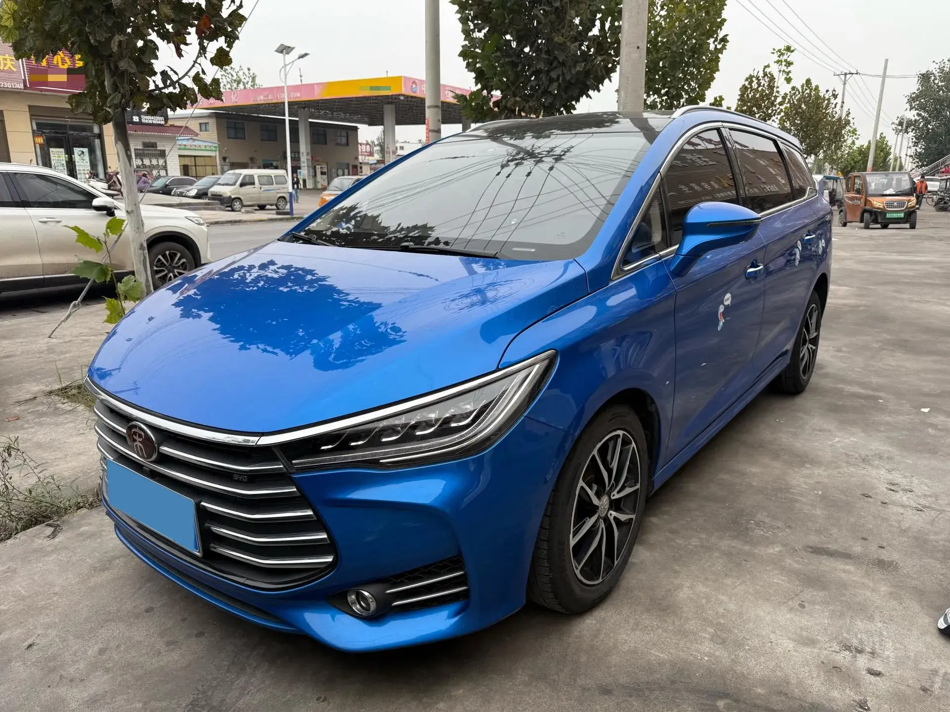 2017 BYD SONG view 1