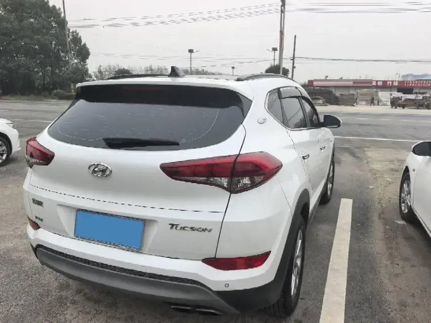 2018 HYUNDAI TUCSON thumbnail 4