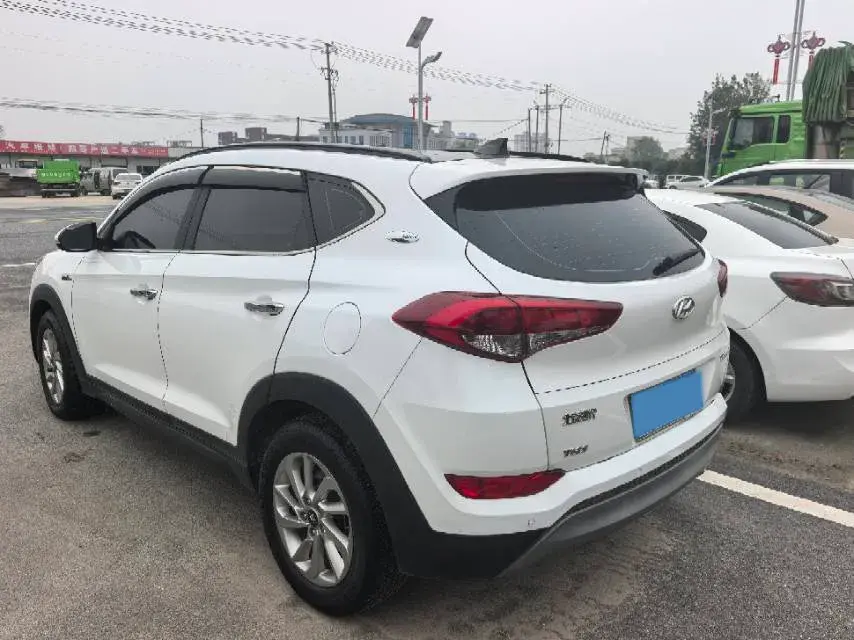 2018 HYUNDAI TUCSON thumbnail 3