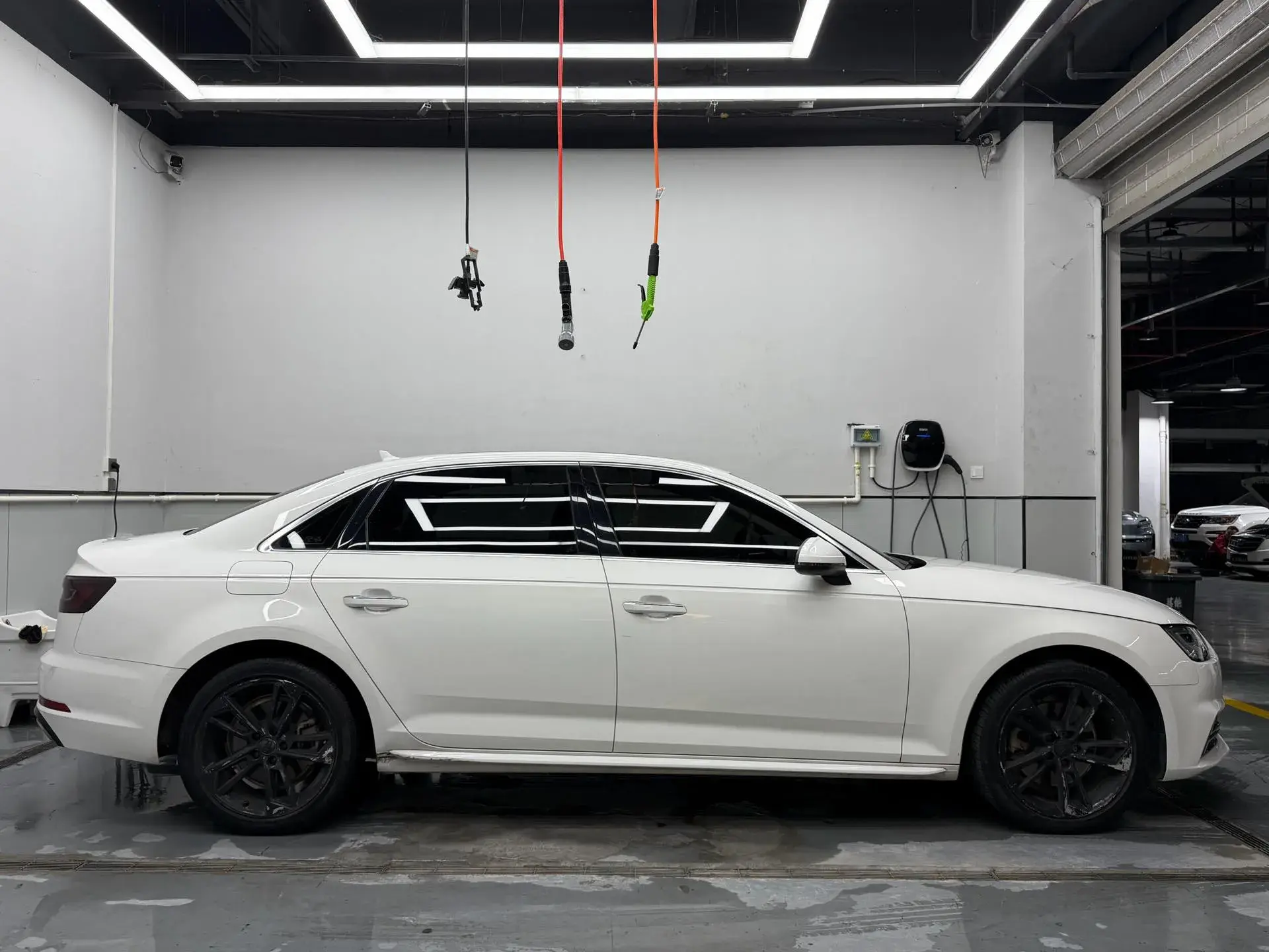 2019 AUDI A4L thumbnail 3