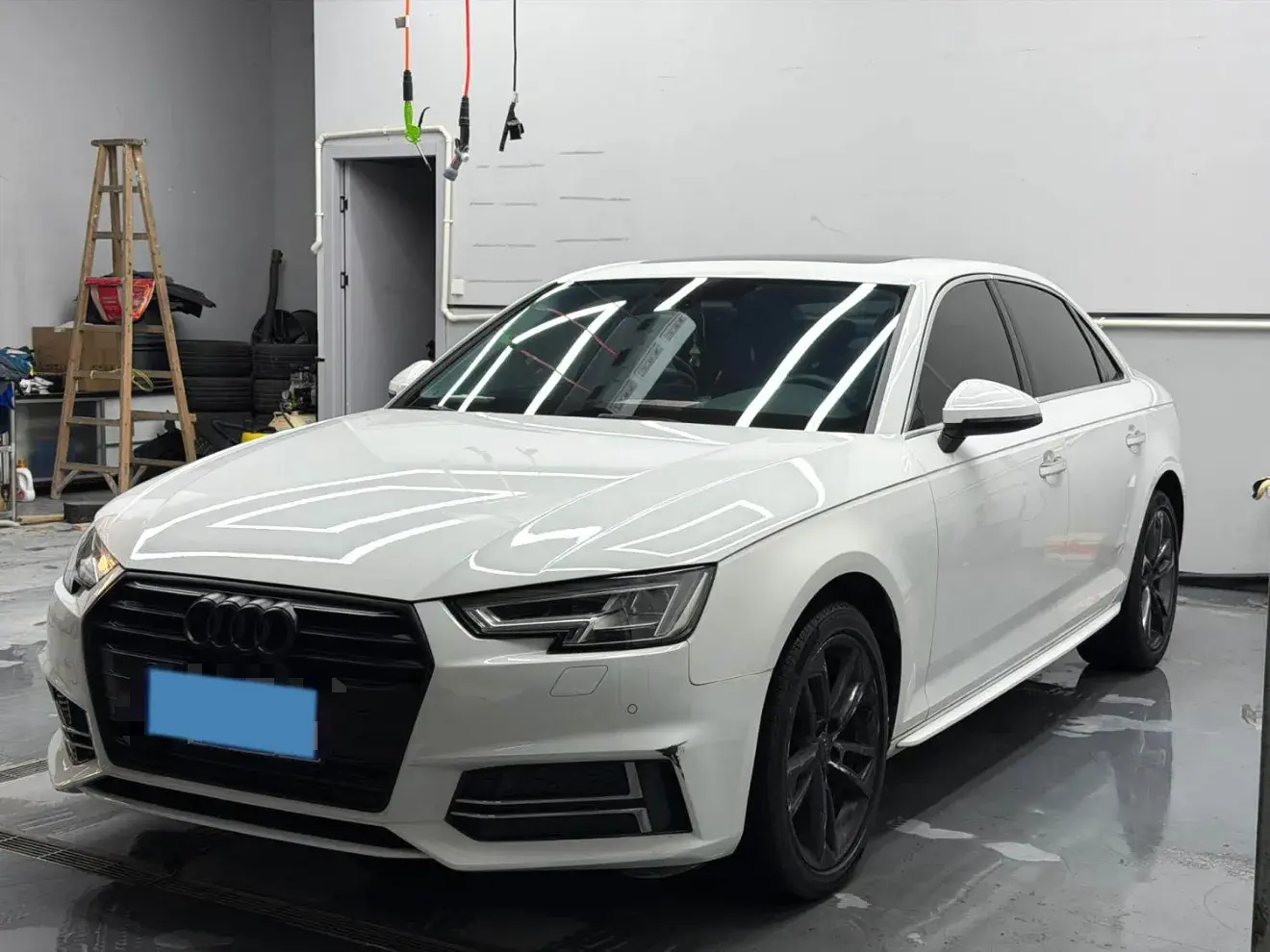2019 AUDI A4L view 1