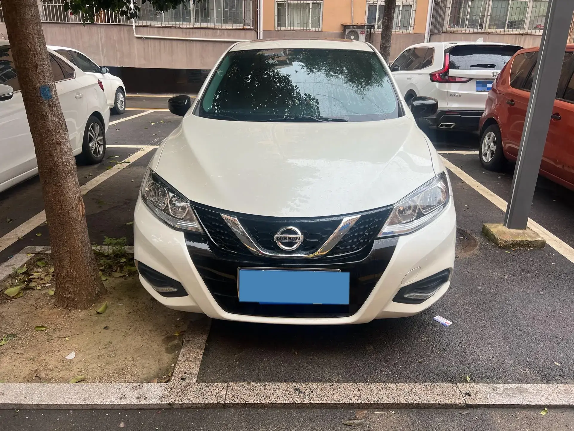 2023 NISSAN TIIDA thumbnail 2