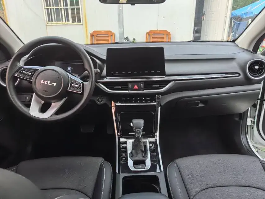 2021 KIA K3 thumbnail 3