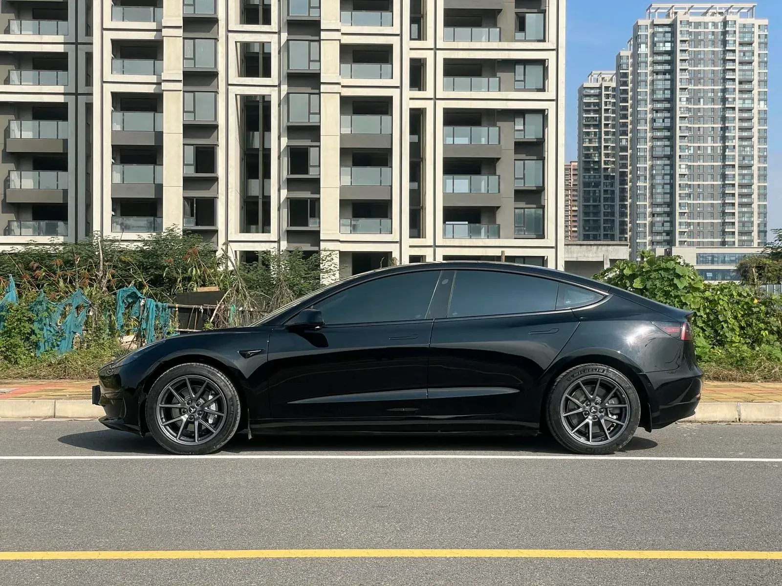 2022 TESLA MODEL thumbnail 3