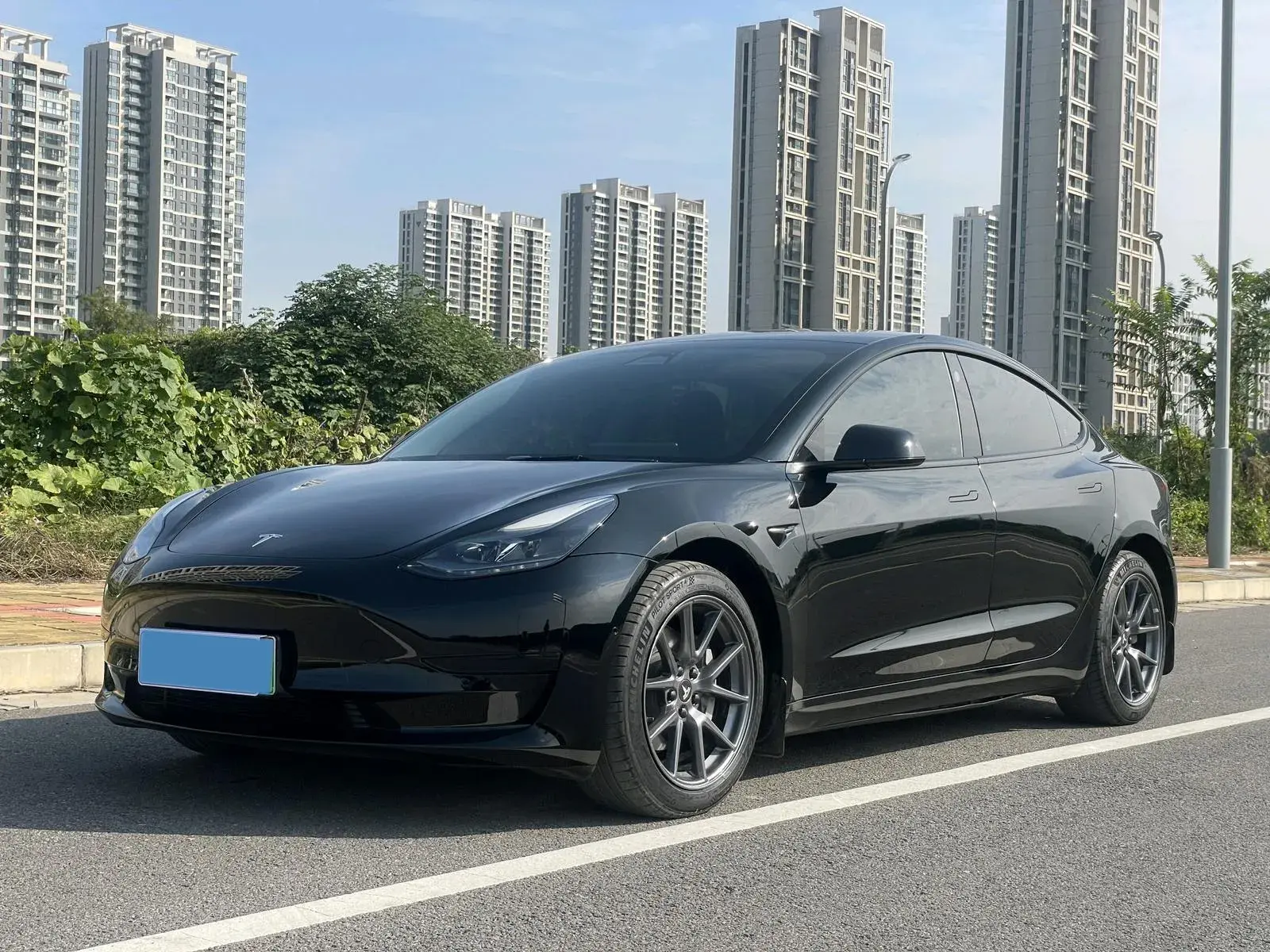2022 TESLA MODEL view 1