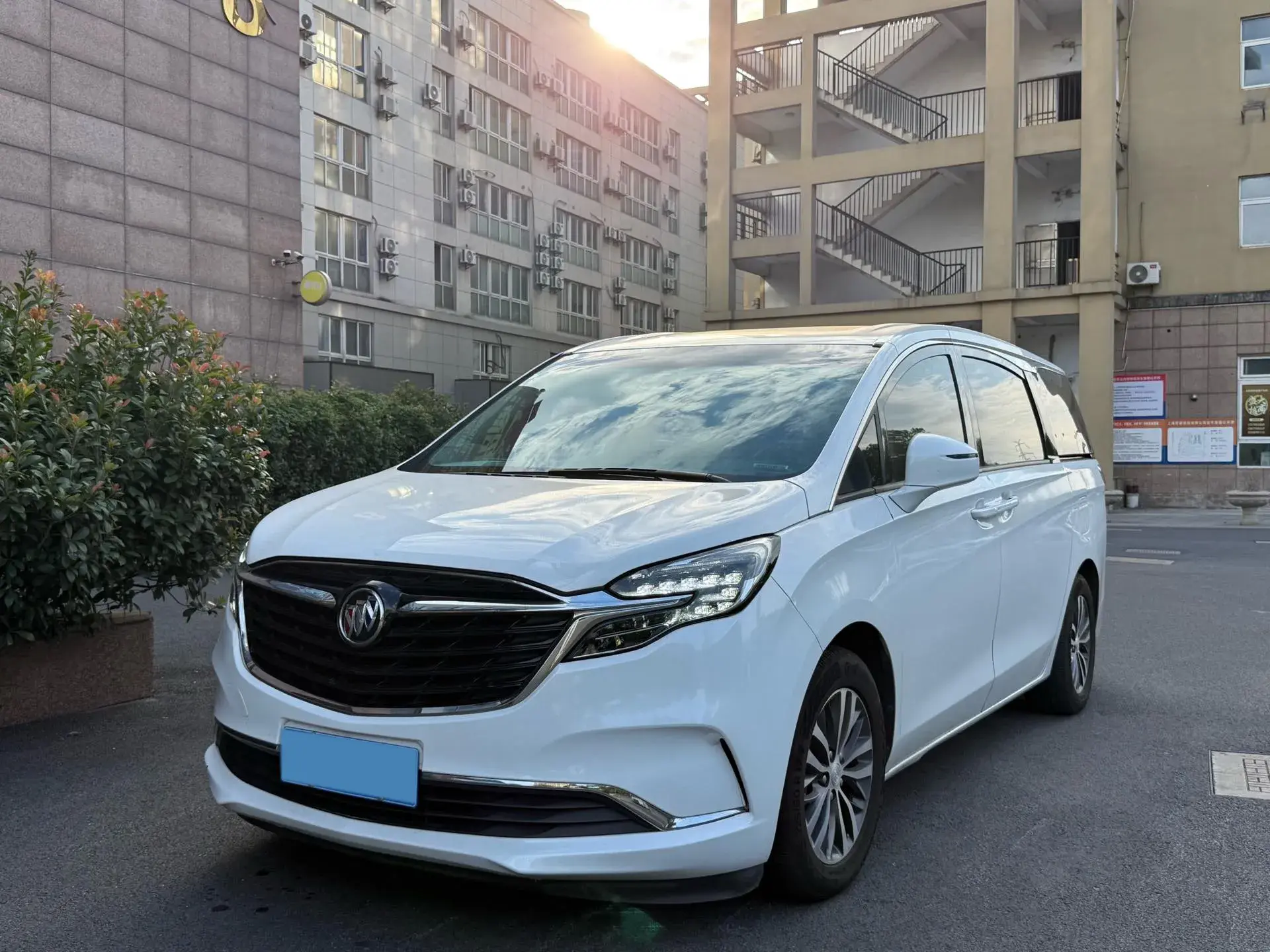 2020 BUICK GL8 view 1