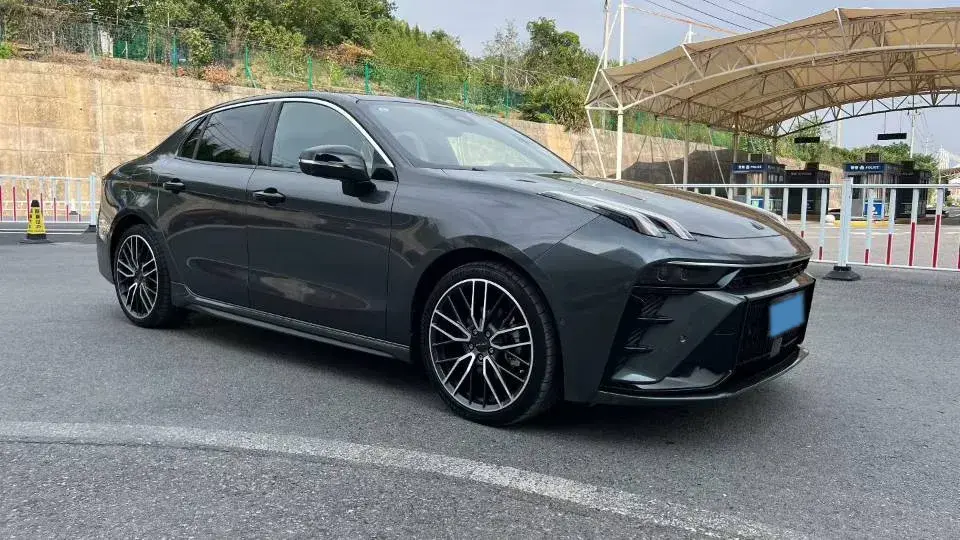 2023 LYNK&CO 03 thumbnail 3