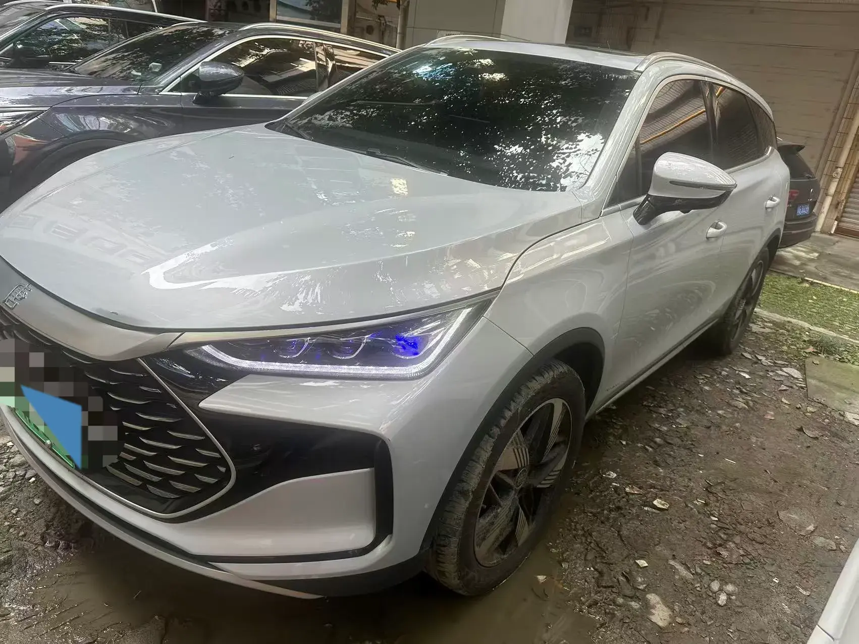 2024 BYD TANG view 1
