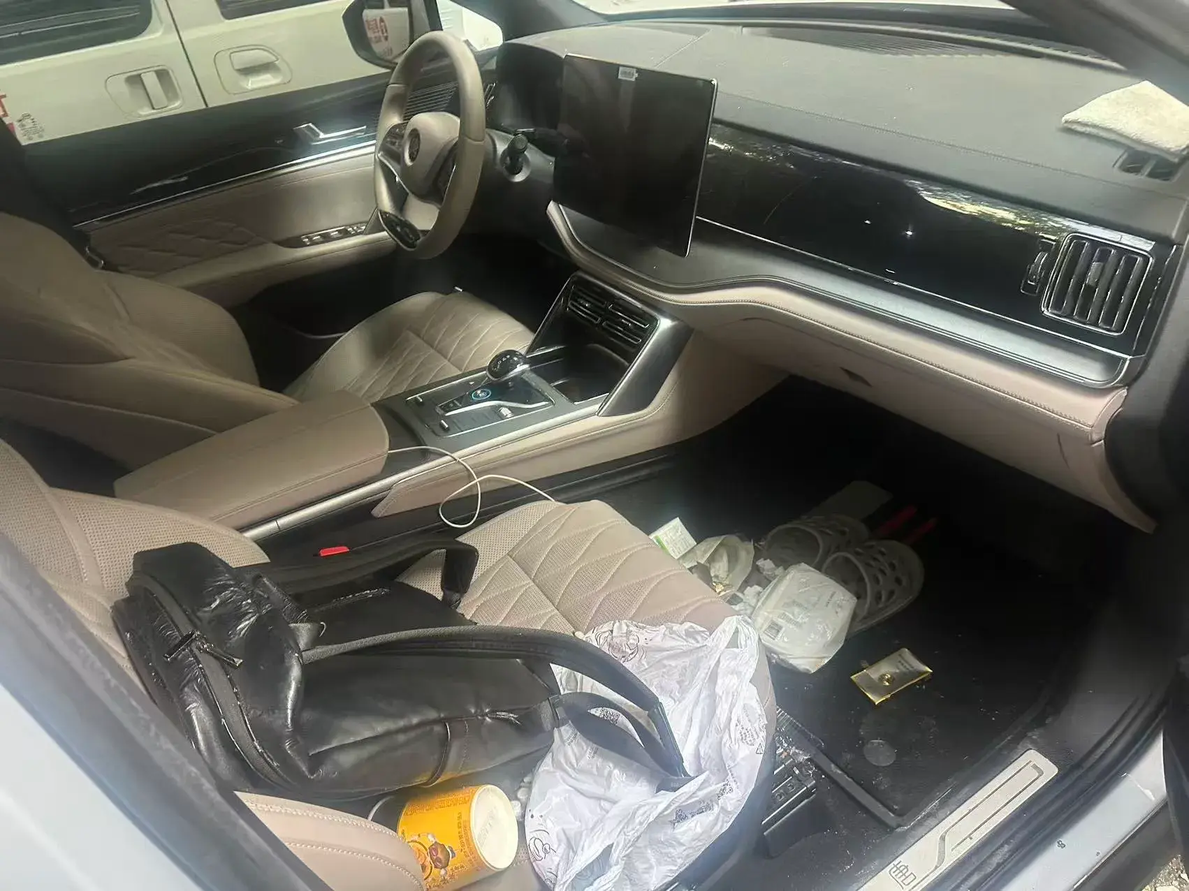 2024 BYD TANG thumbnail 2