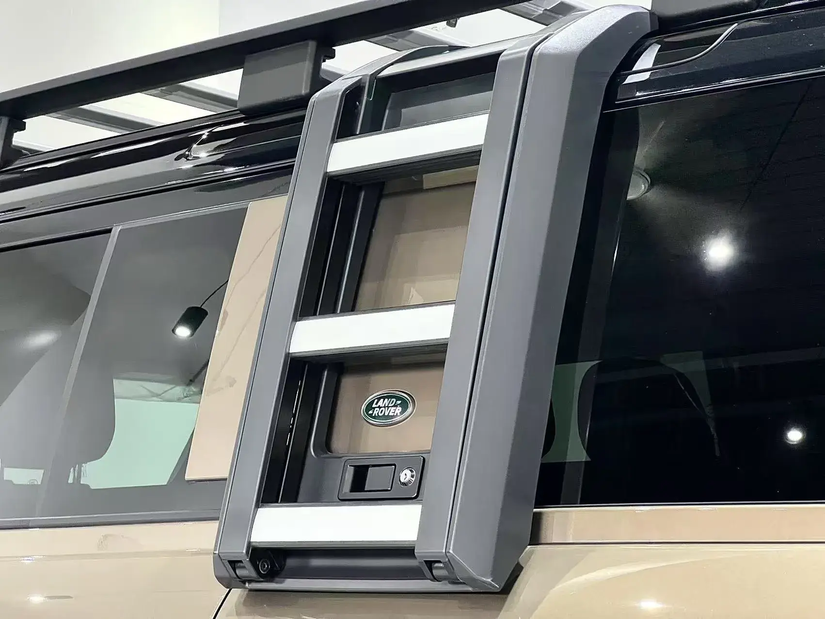 2023 LAND ROVER thumbnail 2