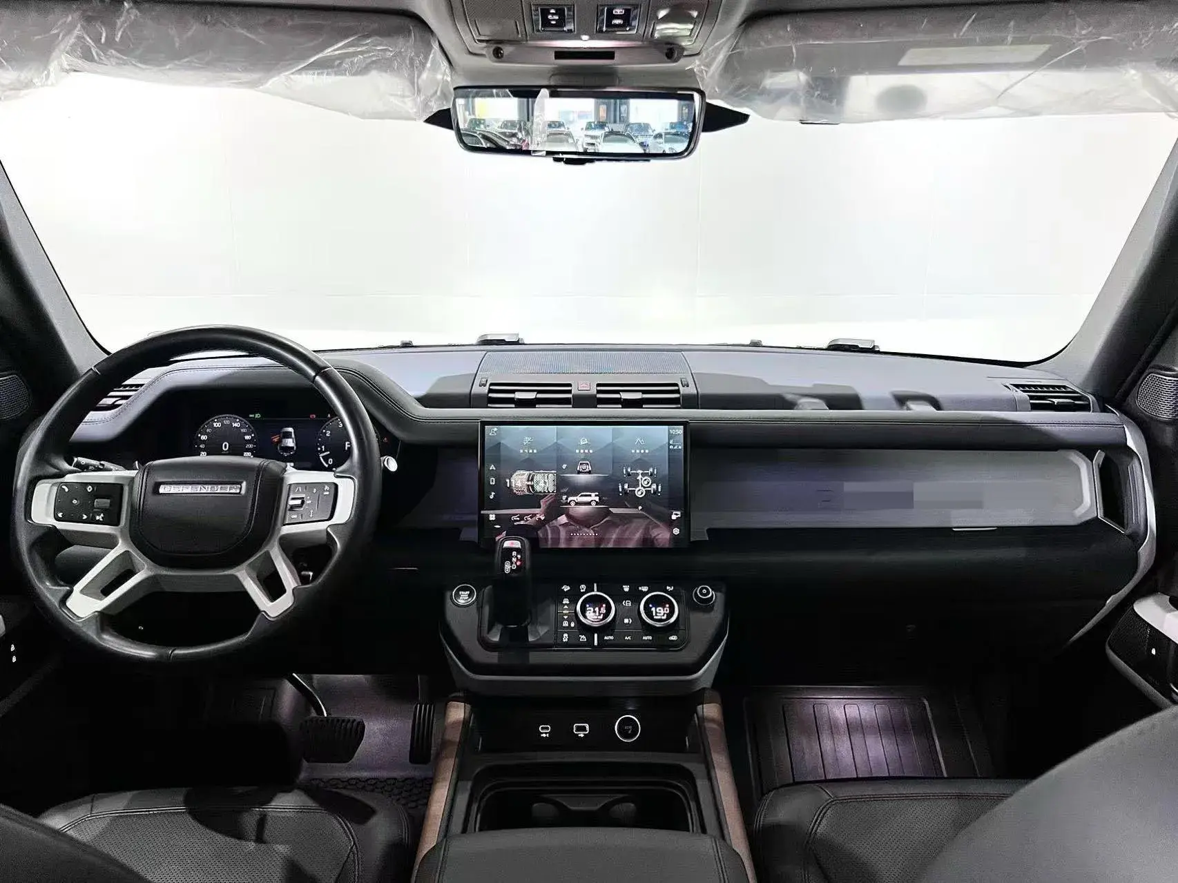 2023 LAND ROVER thumbnail 4