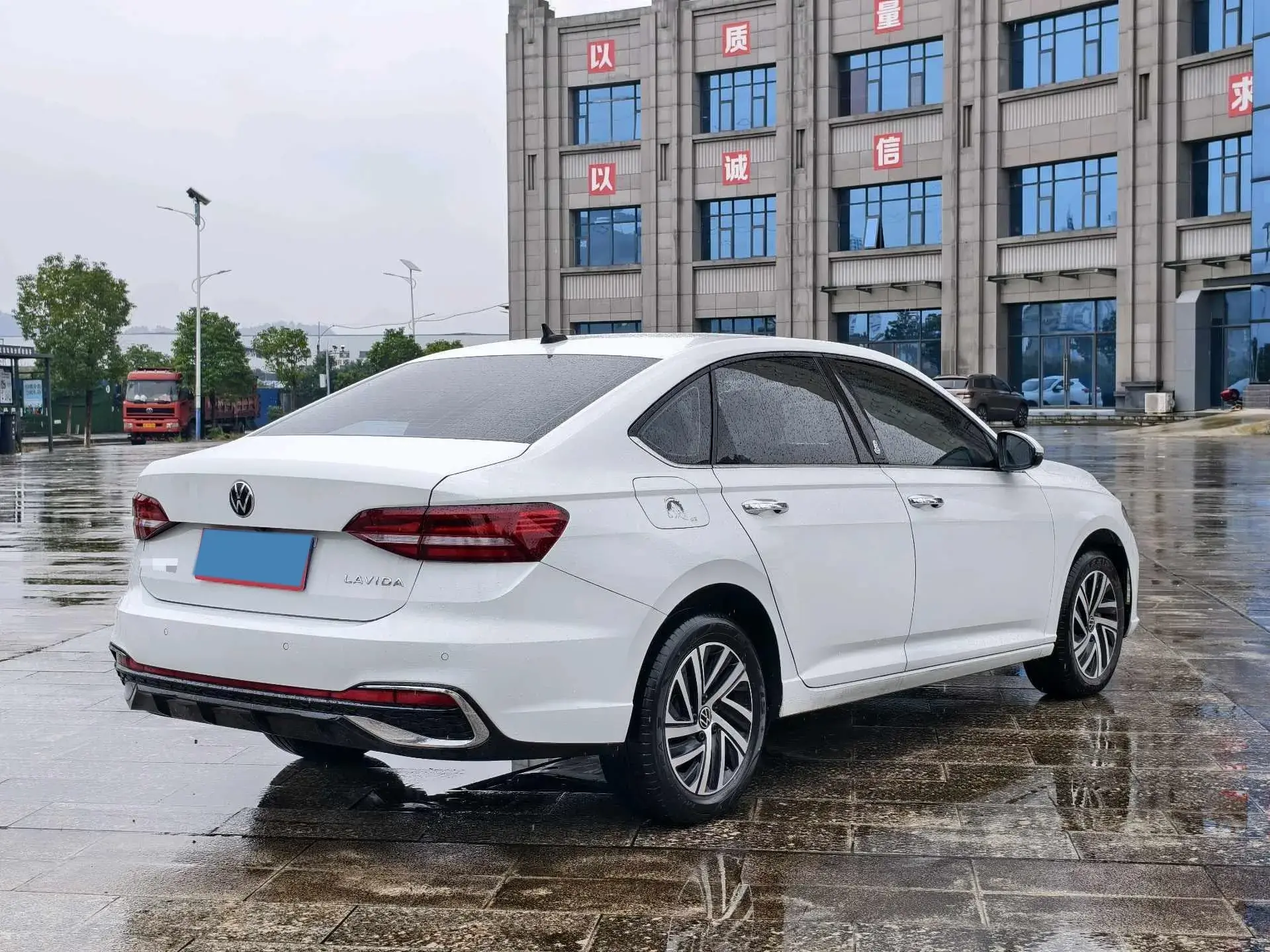 2023 VOLKSWAGEN LAVIDA thumbnail 4