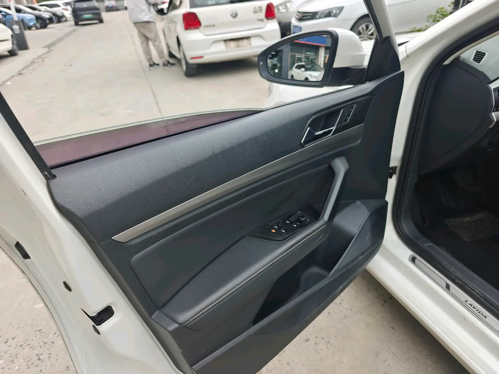 2018 VOLKSWAGEN LAVIDA thumbnail 4