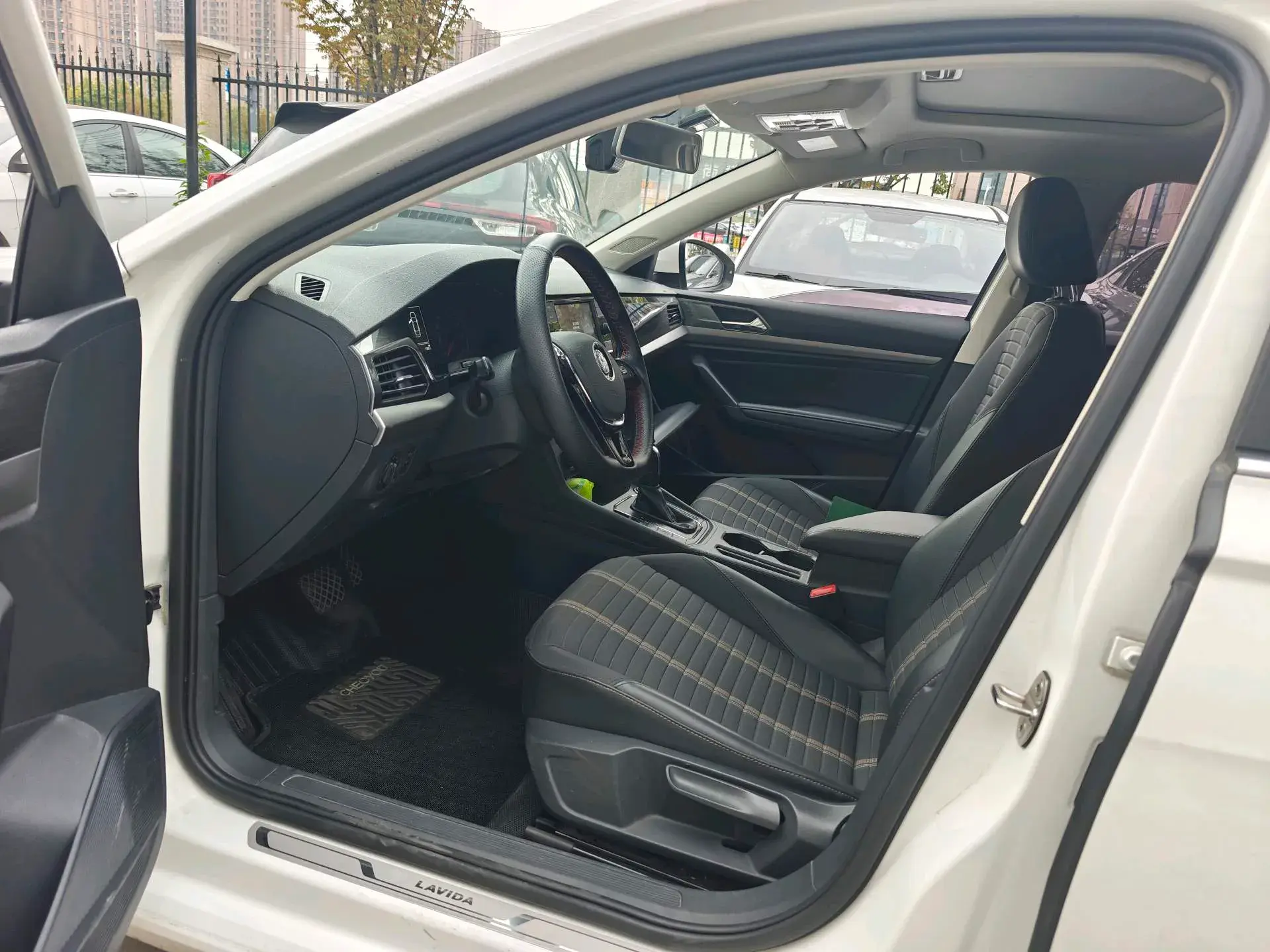 2018 VOLKSWAGEN LAVIDA thumbnail 3