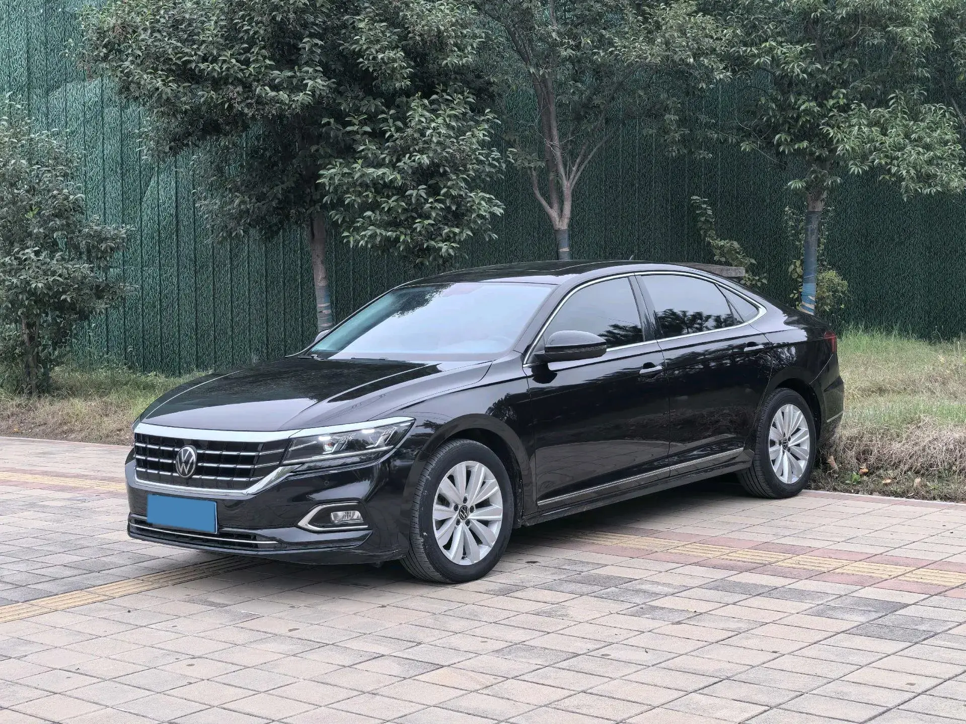 2020 VOLKSWAGEN PASSAT view 1