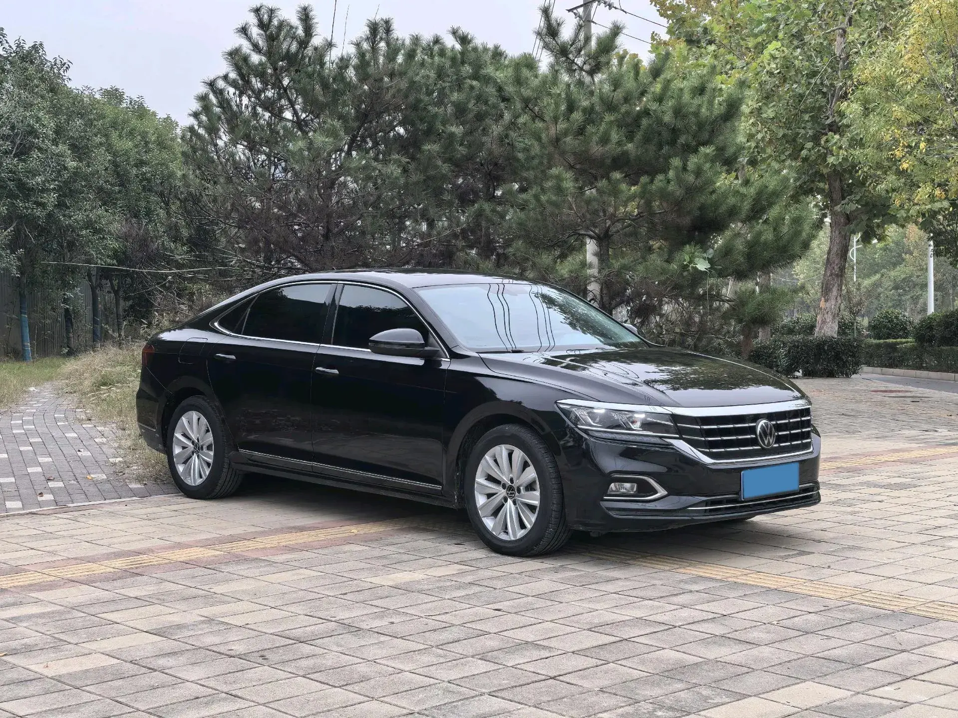 2020 VOLKSWAGEN PASSAT thumbnail 3