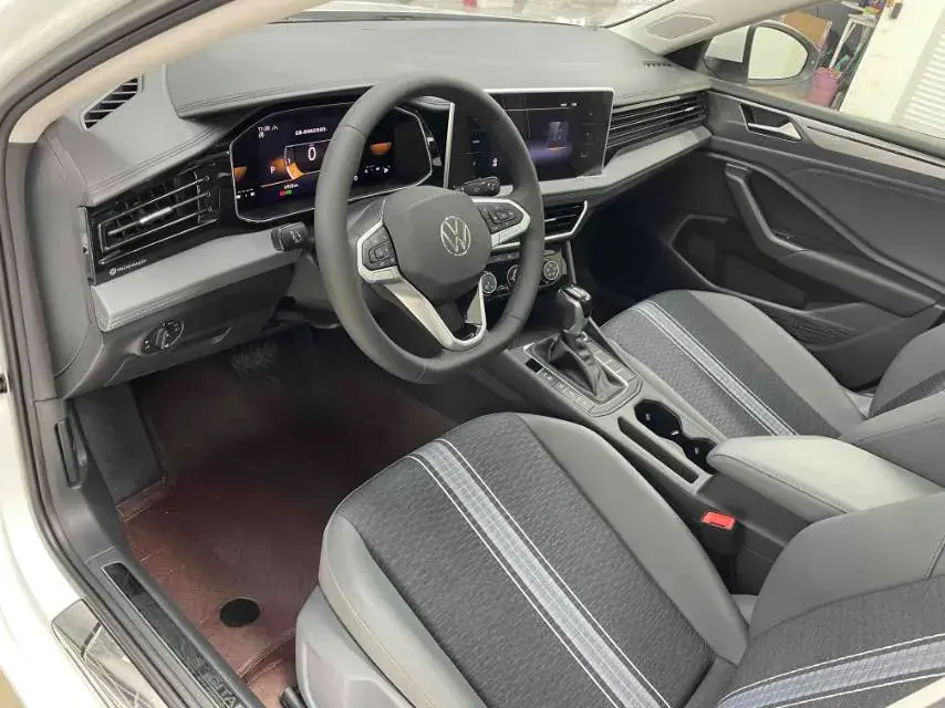 2025 VOLKSWAGEN SAGITAR thumbnail 4