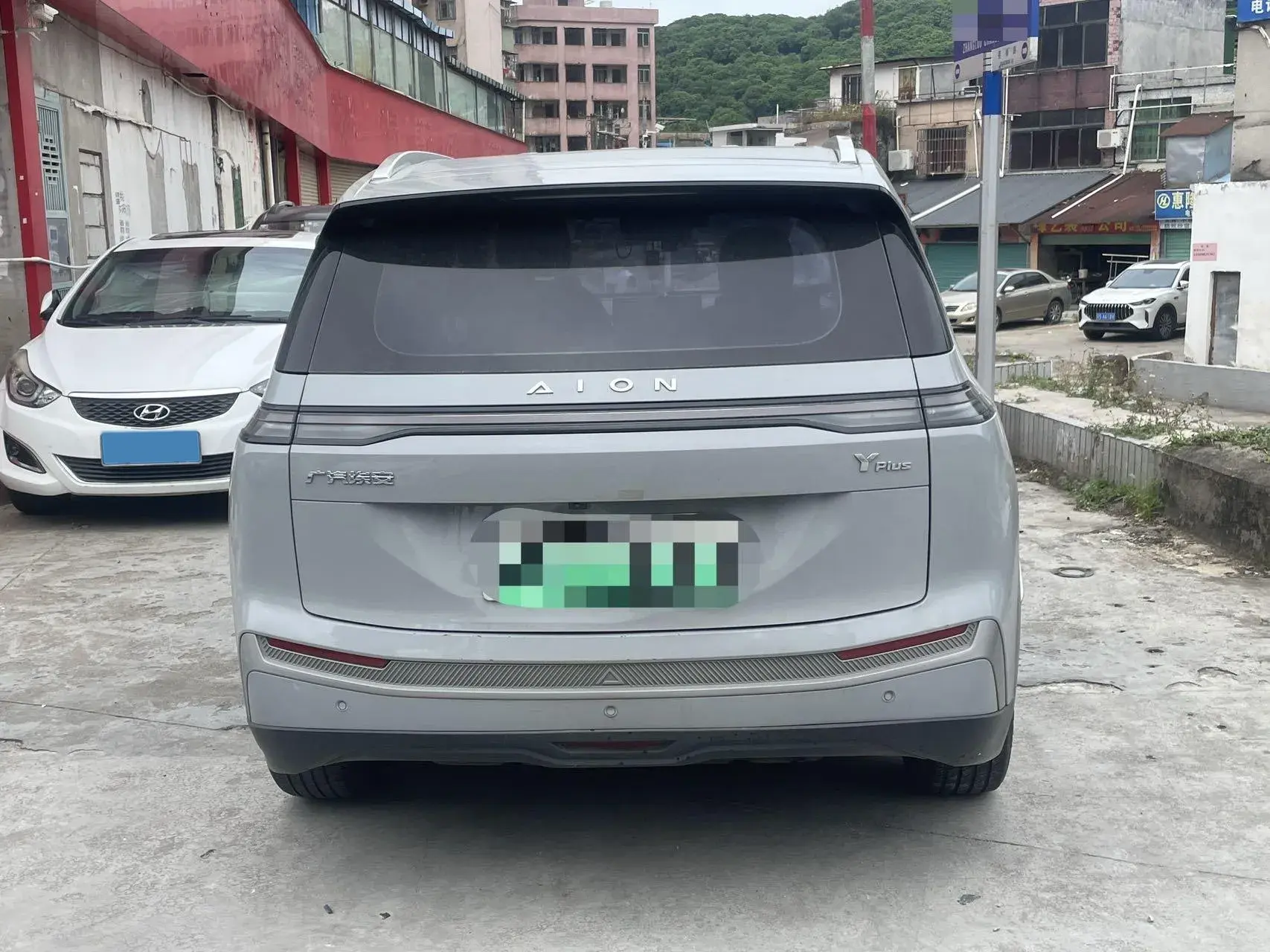 2023 AION Y thumbnail 3