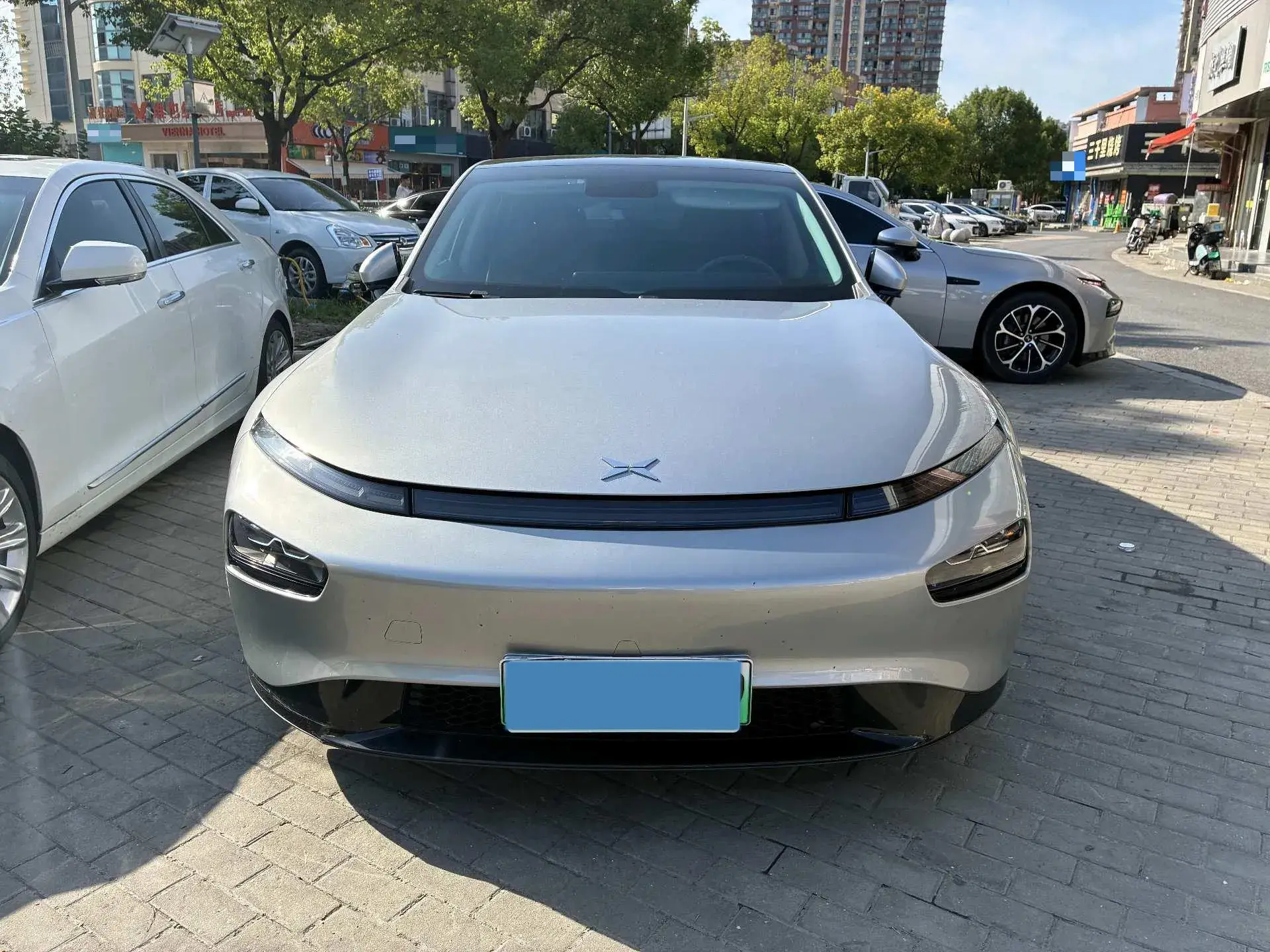2022 XPENG P7 thumbnail 2