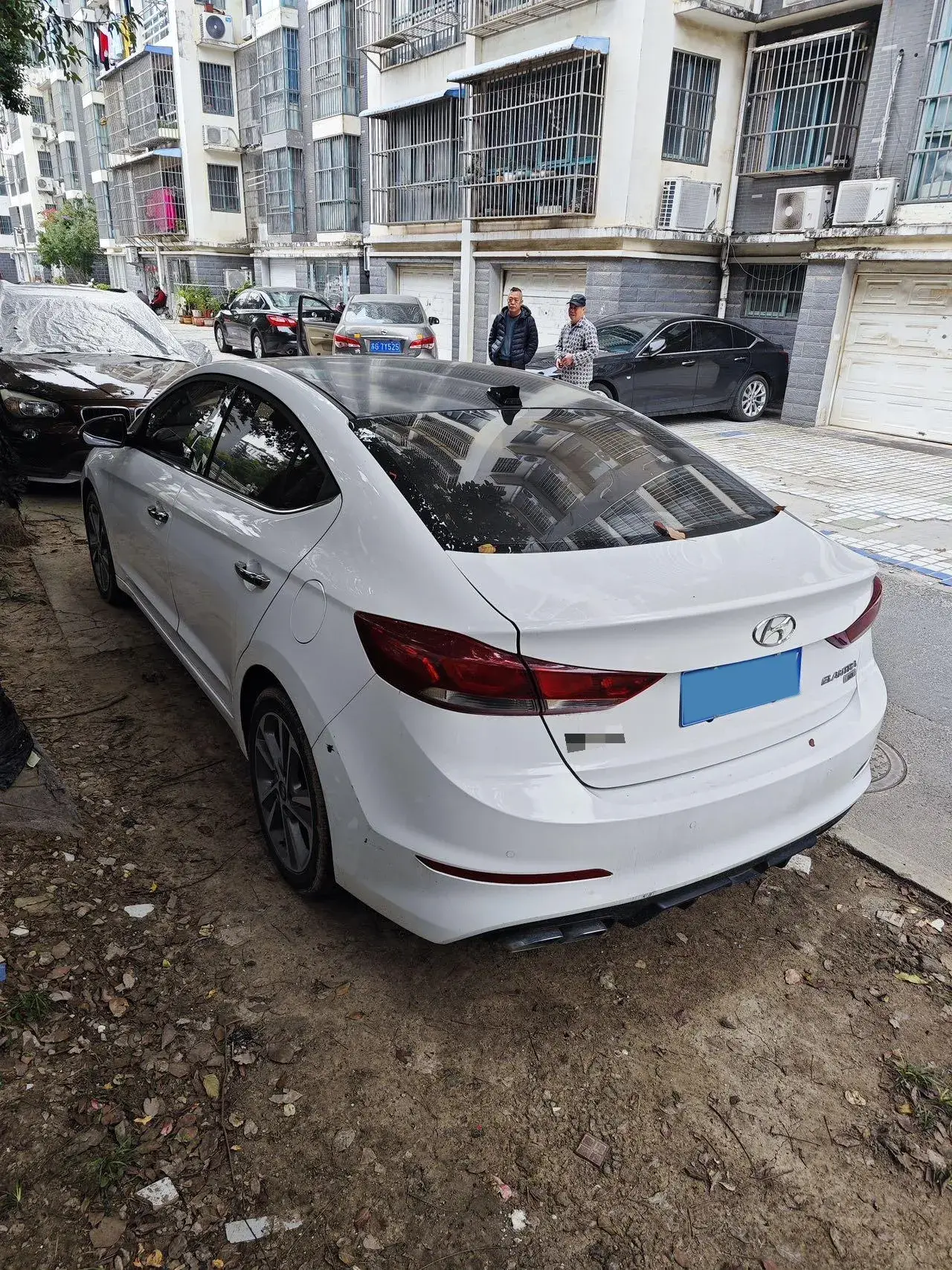 2016 HYUNDAI ELANTRA thumbnail 4