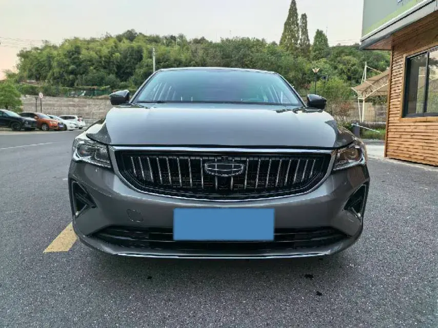 2022 GEELY EMGRAND thumbnail 2
